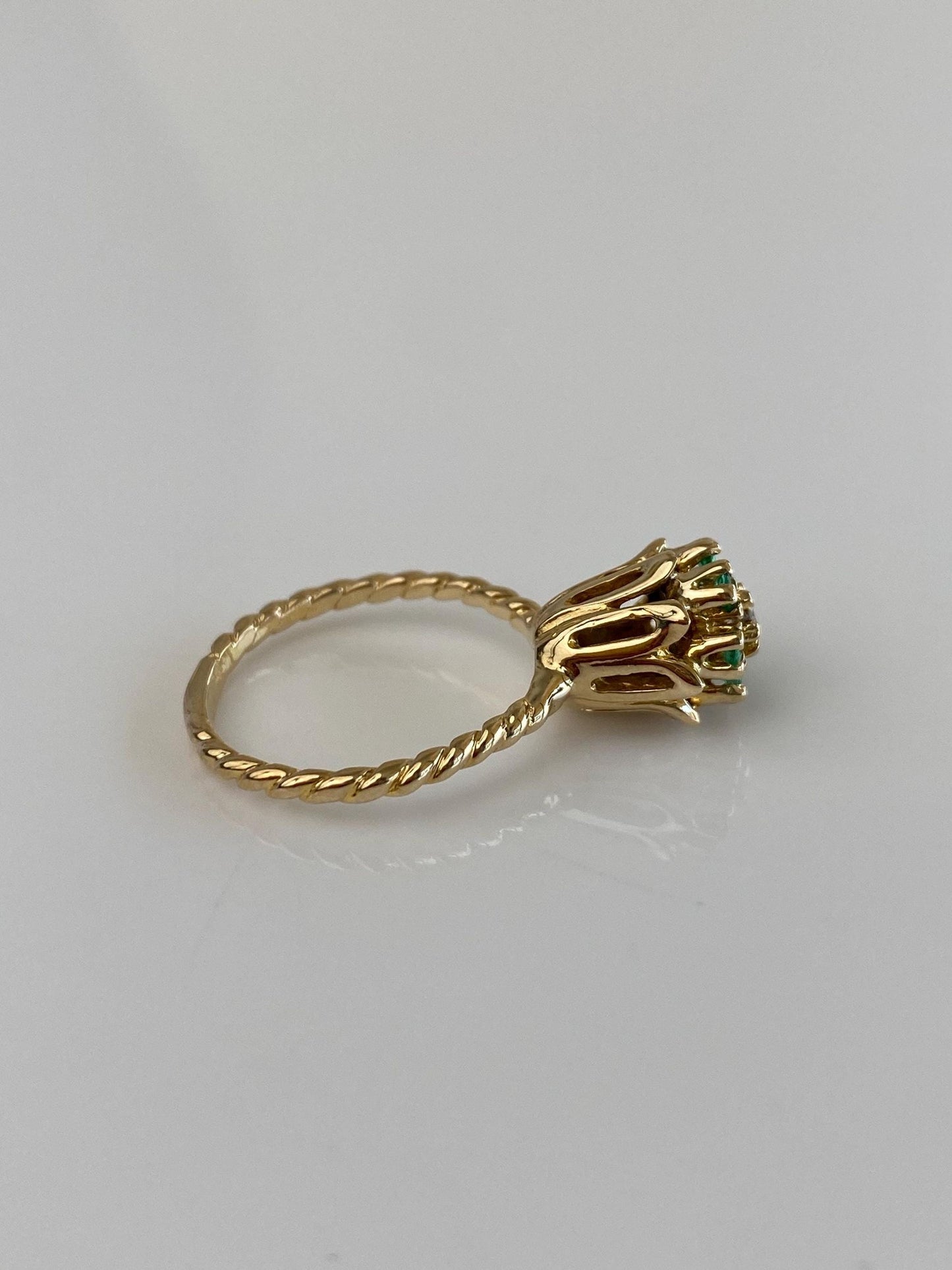 Vintage Solid 14k Yellow Gold Emerald Halo Diamond Flower Ring - Size 6.25