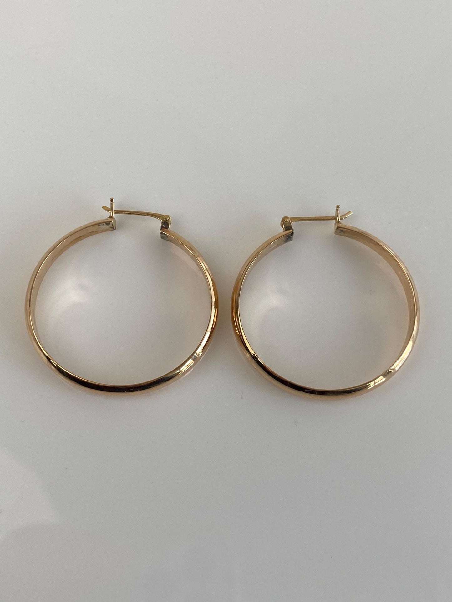 Vintage 18k Yellow Gold Hoop Earrings