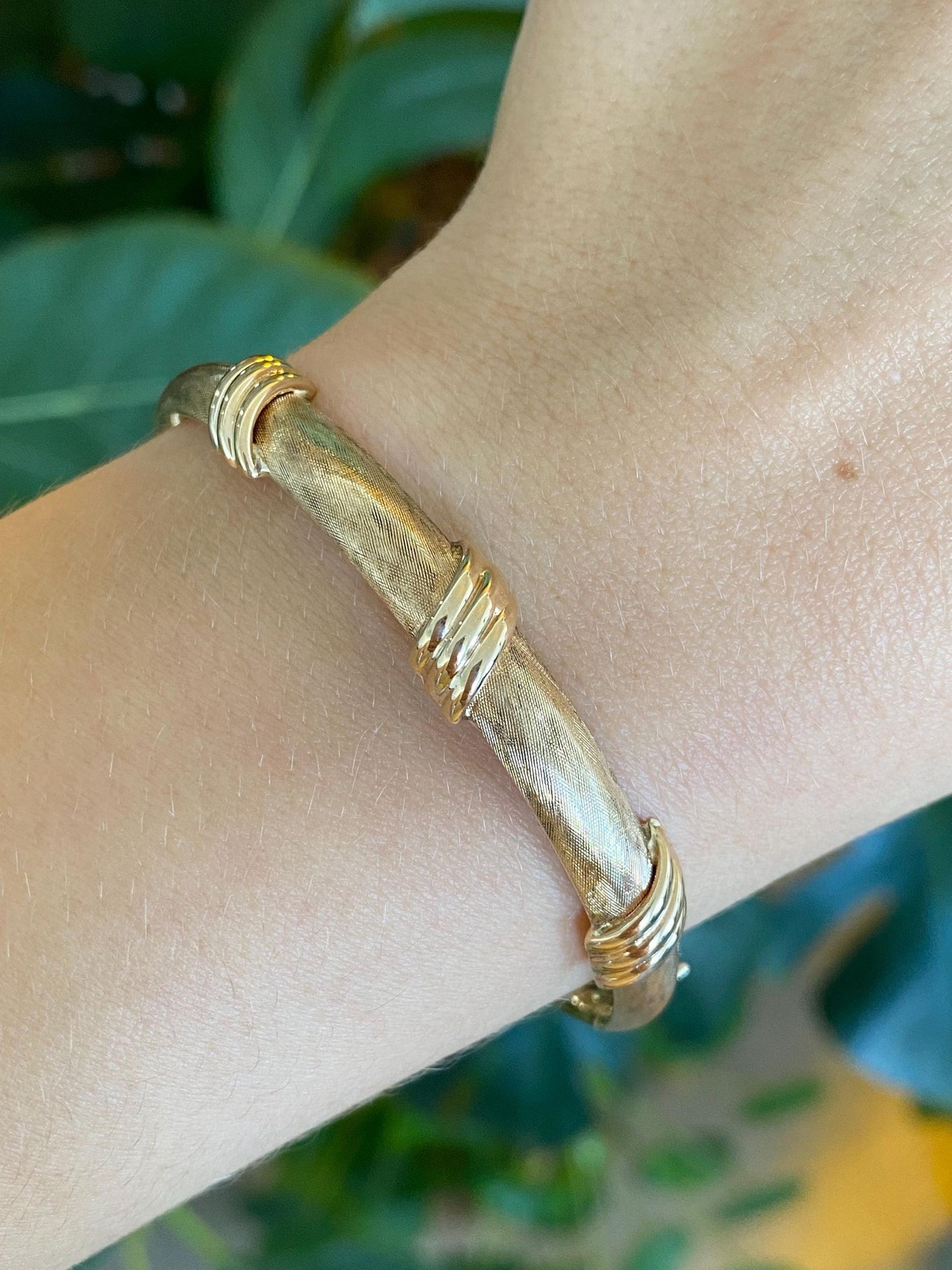 Vintage 14k Yellow Gold Satin Fluted Design Bangle Bracelet - 6.75 Inches