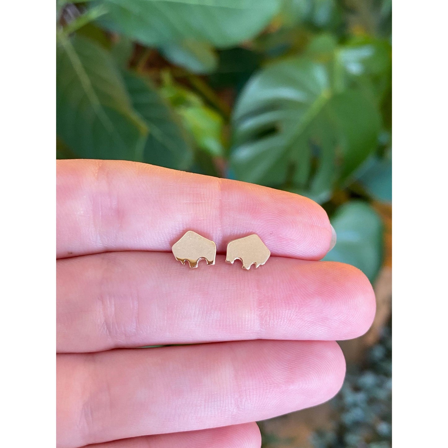 Vintage Solid 14k Yellow Gold Buffalo Stud Earrings