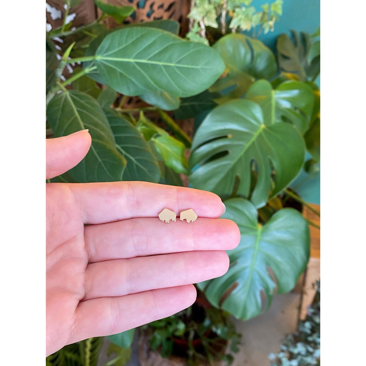 Vintage Solid 14k Yellow Gold Buffalo Stud Earrings