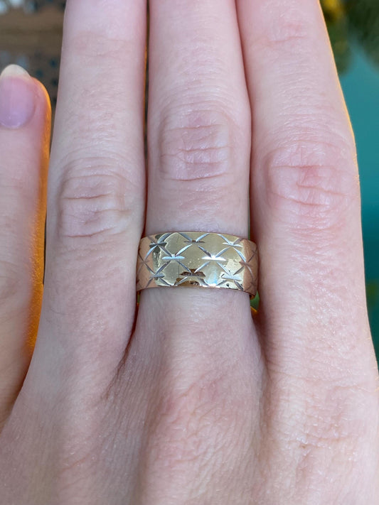 Vintage Solid 14k White & Yellow Gold Wide Quilted Texture Ring Band - Size 6.75