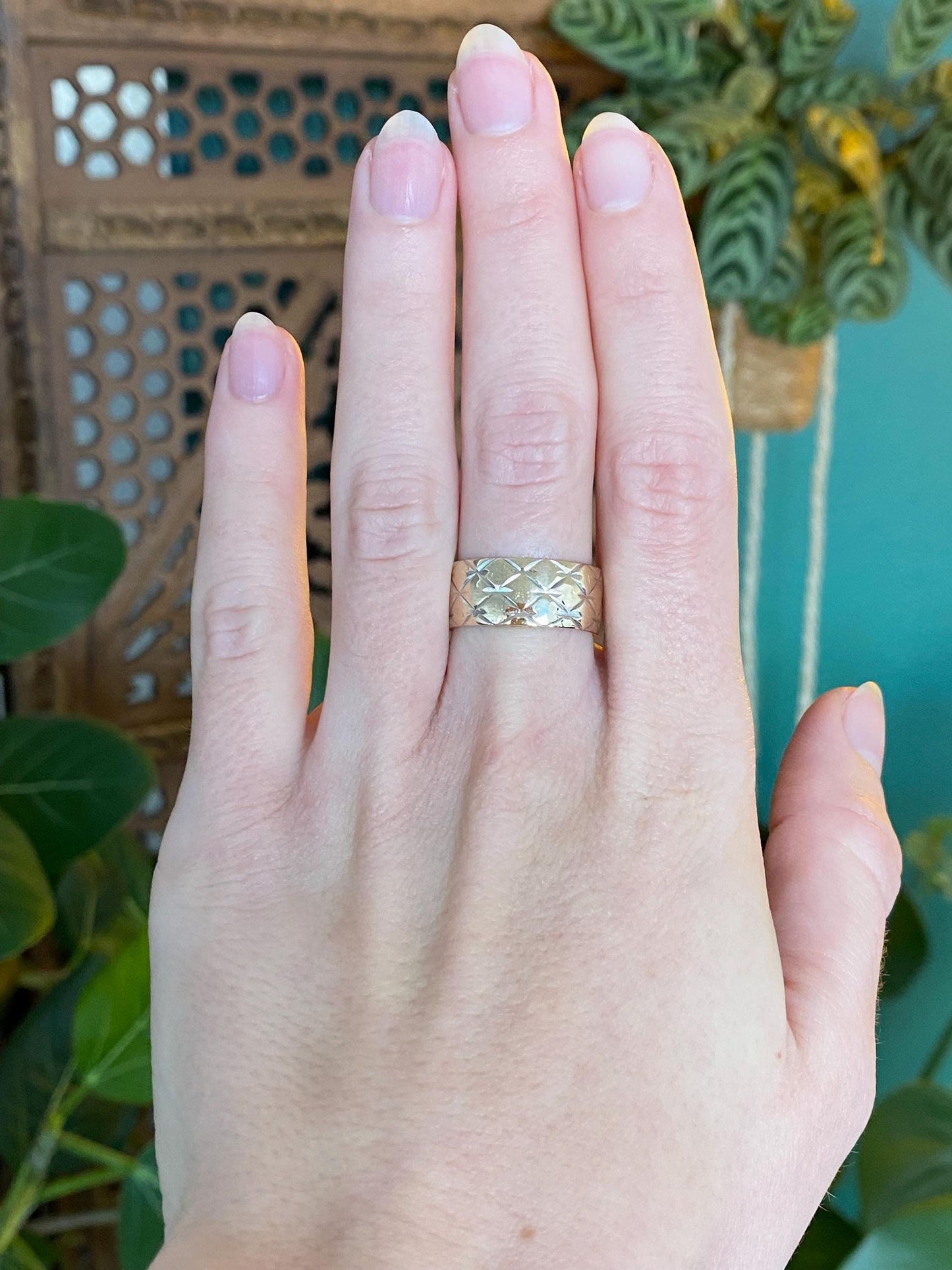 Vintage Solid 14k White & Yellow Gold Wide Quilted Texture Ring Band - Size 6.75