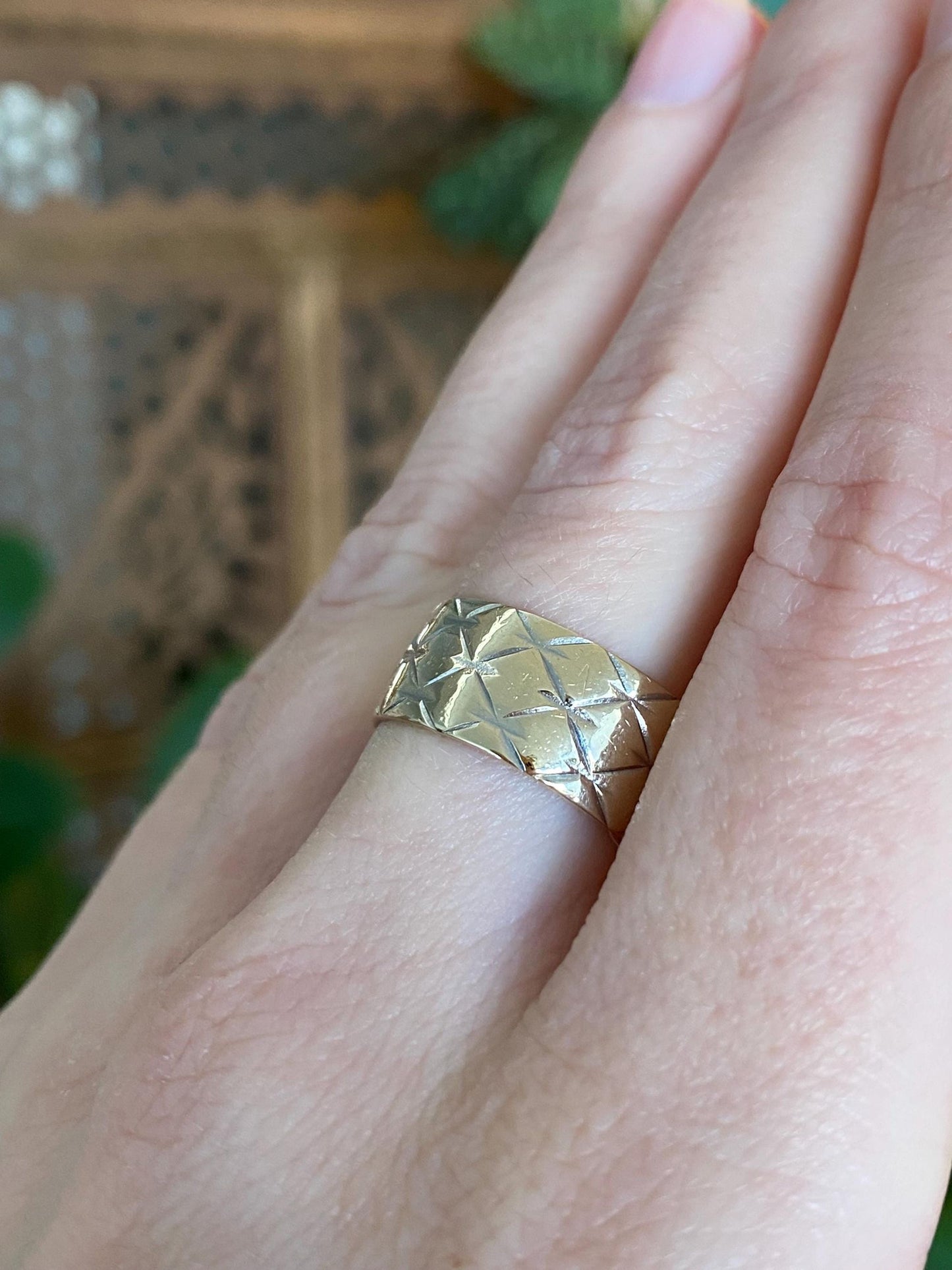 Vintage Solid 14k White & Yellow Gold Wide Quilted Texture Ring Band - Size 6.75