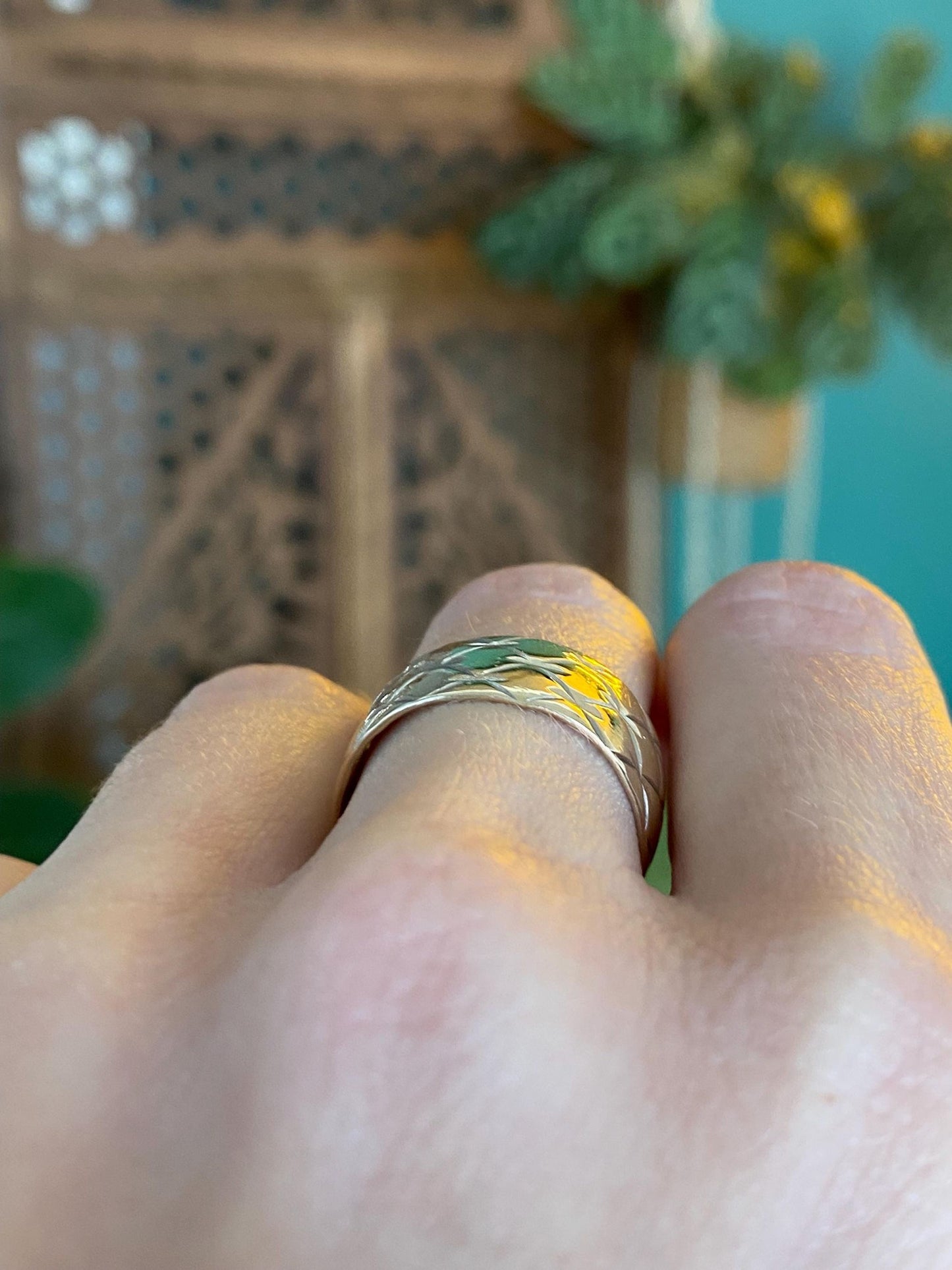 Vintage Solid 14k White & Yellow Gold Wide Quilted Texture Ring Band - Size 6.75