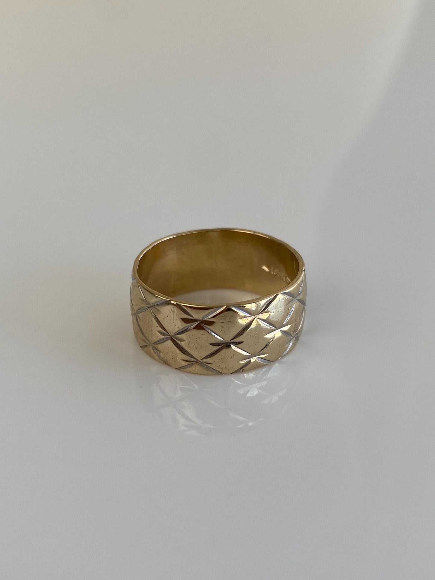 Vintage Solid 14k White & Yellow Gold Wide Quilted Texture Ring Band - Size 6.75