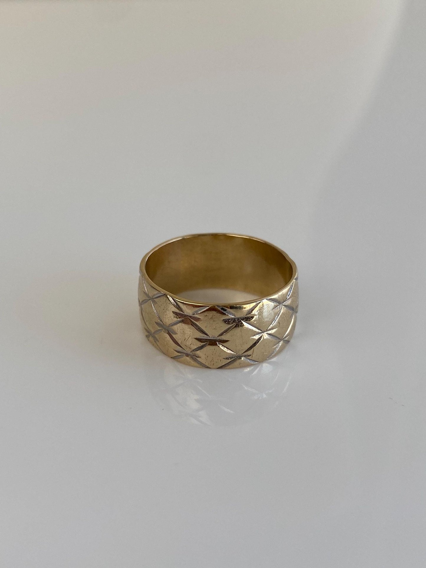 Vintage Solid 14k White & Yellow Gold Wide Quilted Texture Ring Band - Size 6.75