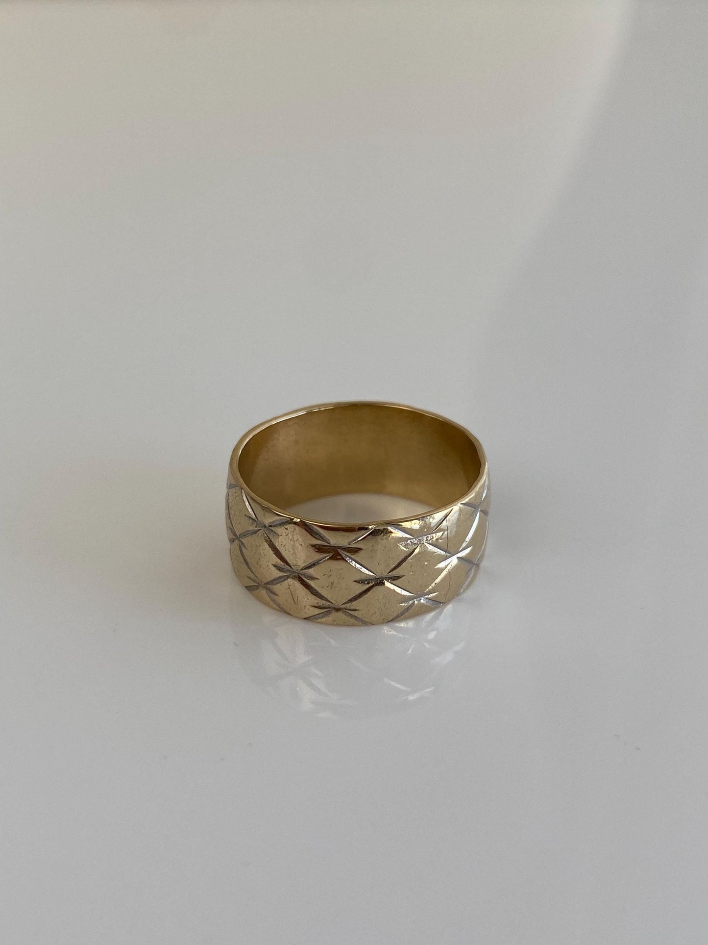 Vintage Solid 14k White & Yellow Gold Wide Quilted Texture Ring Band - Size 6.75