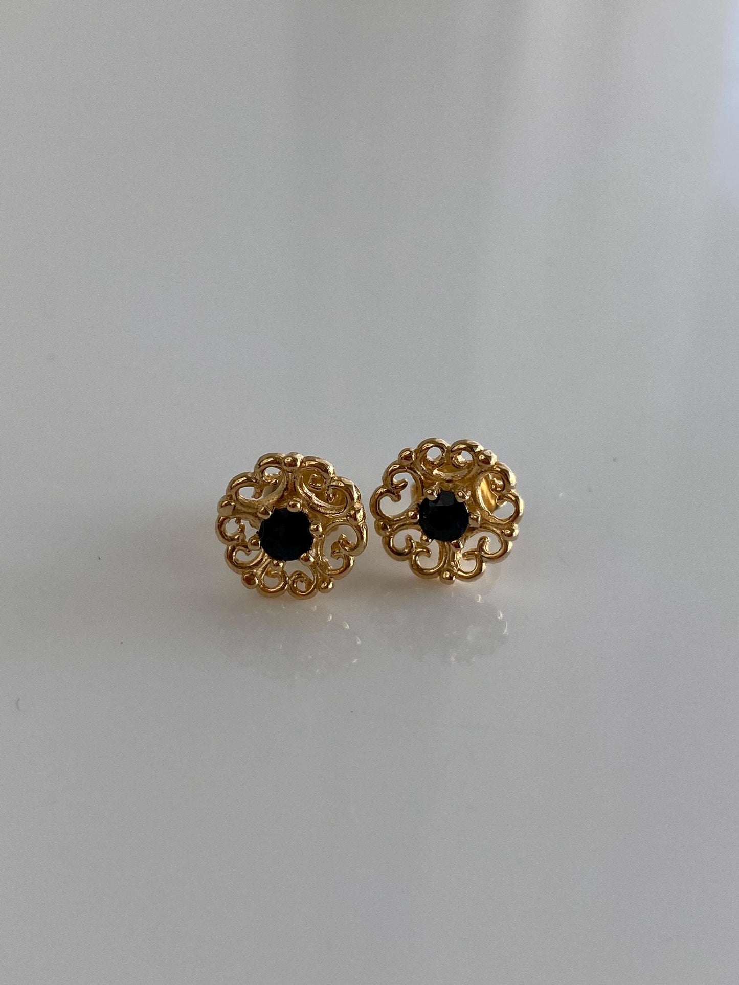Vintage Solid 14k Yellow Gold Blue Sapphire Flower Stud Earrings