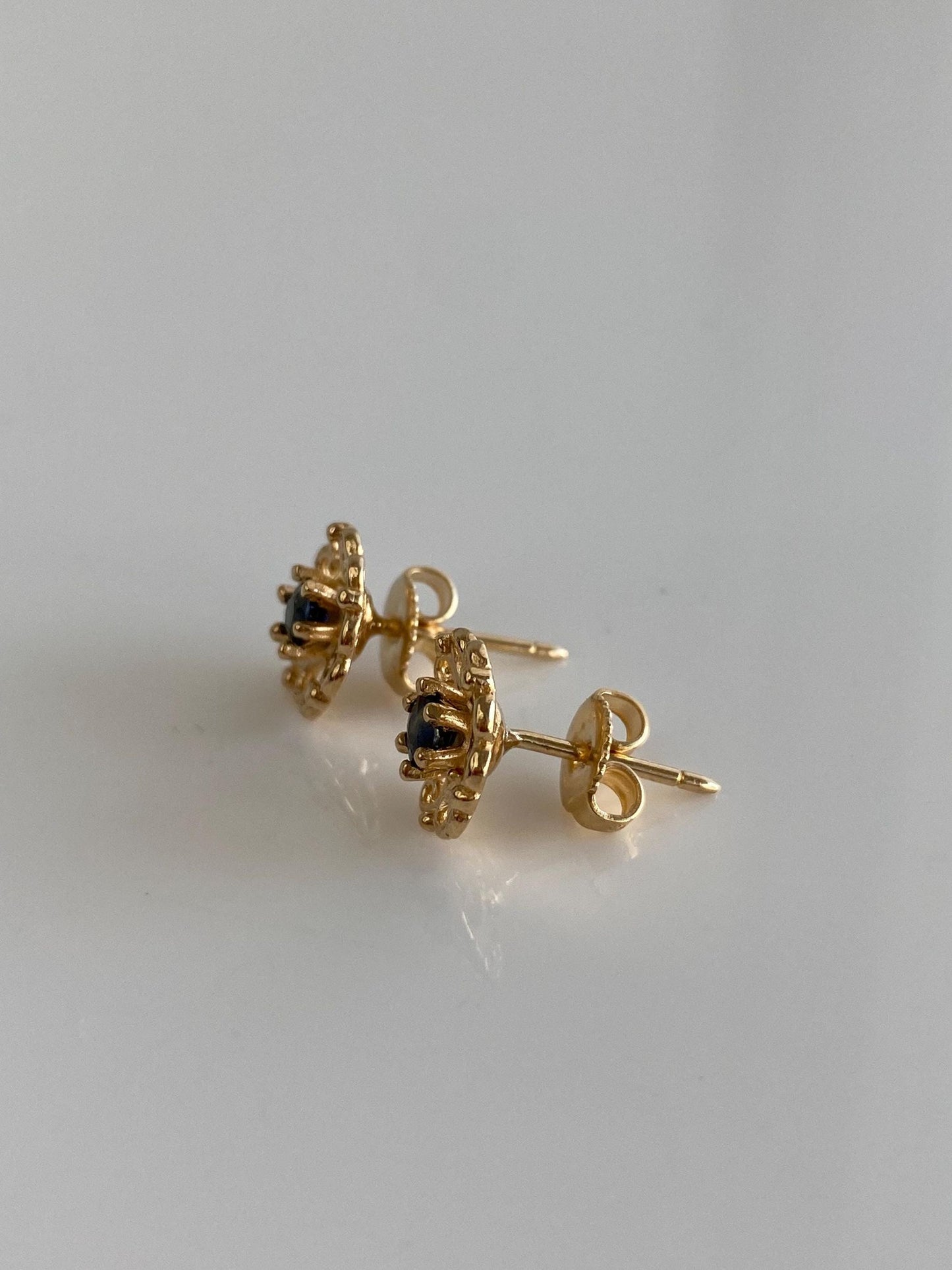 Vintage Solid 14k Yellow Gold Blue Sapphire Flower Stud Earrings