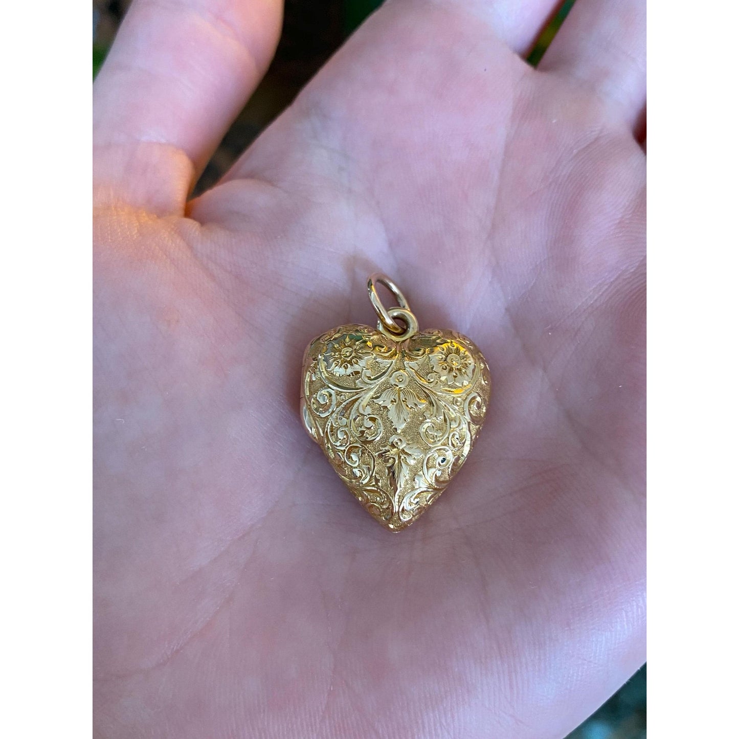 Vintage 18k Yellow Gold Engraved Puffy Heart Locket Charm