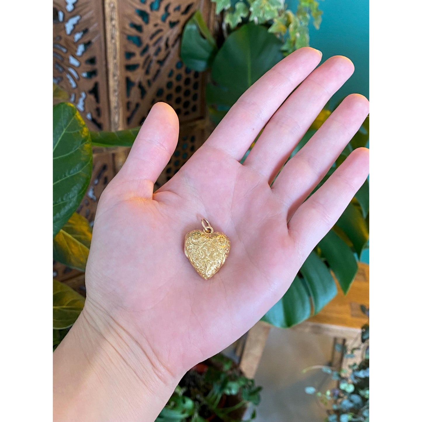 Vintage 18k Yellow Gold Engraved Puffy Heart Locket Charm