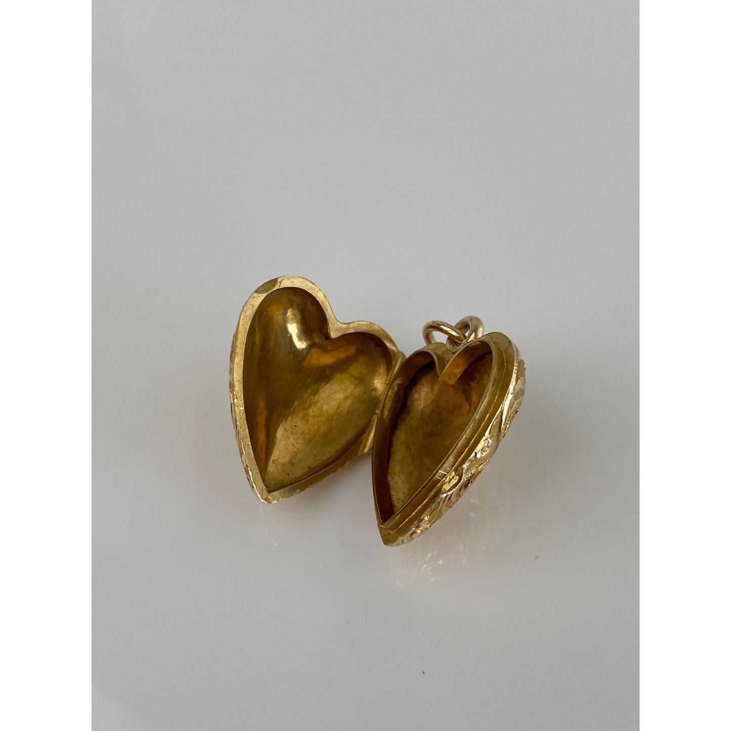 Vintage 18k Yellow Gold Engraved Puffy Heart Locket Charm
