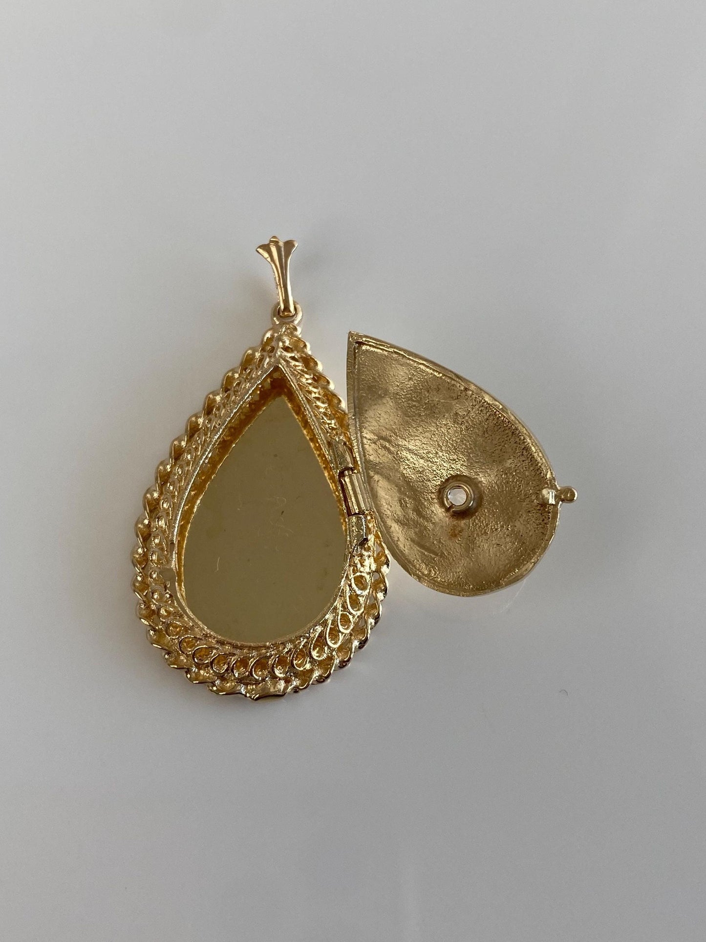 Vintage Solid 14k Yellow Gold Star Set Clear Quartz Teardrop Locket Charm