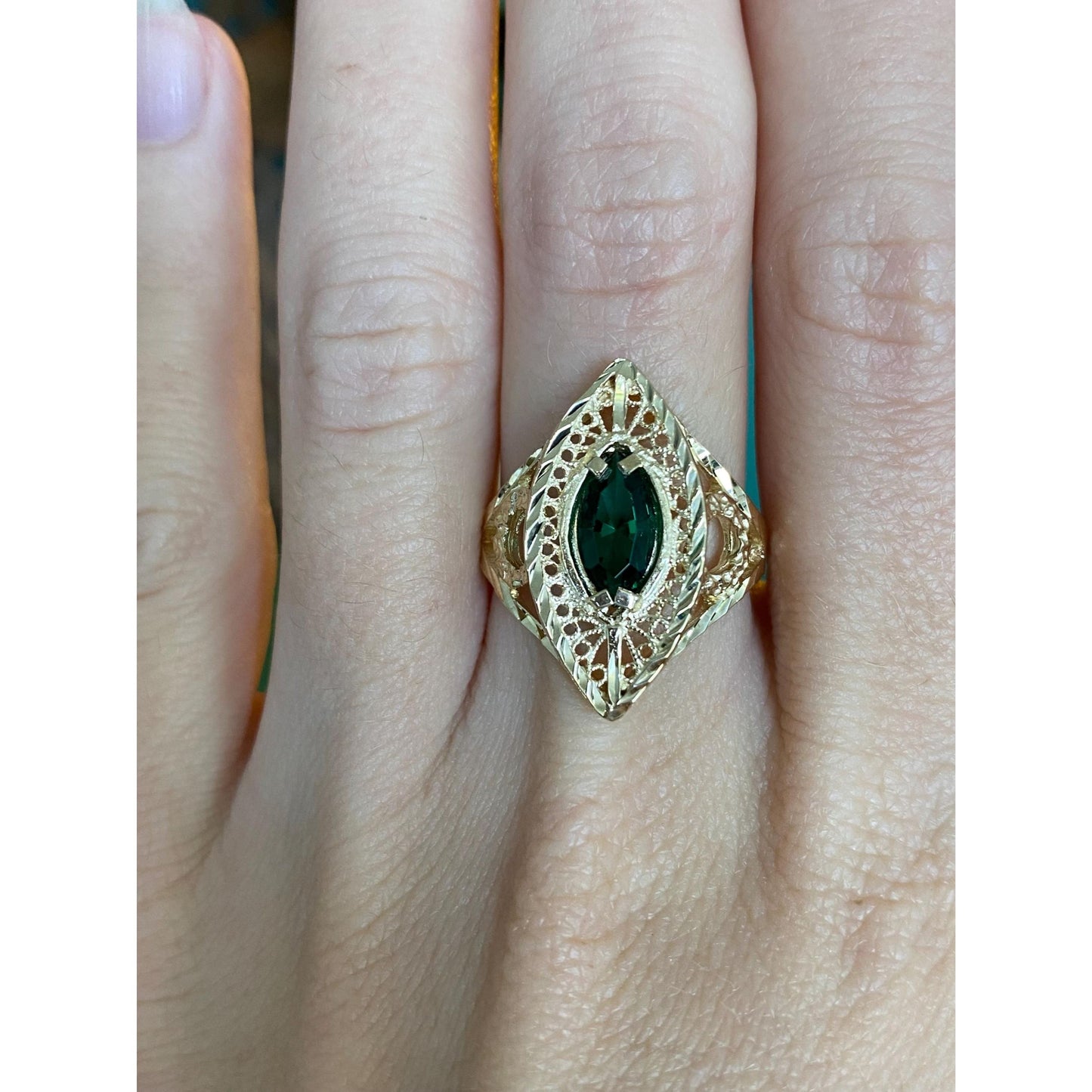 Vintage Solid 10k Yellow Gold Diamond Cut Green Cubic Zirconia Ring - Size 7.25