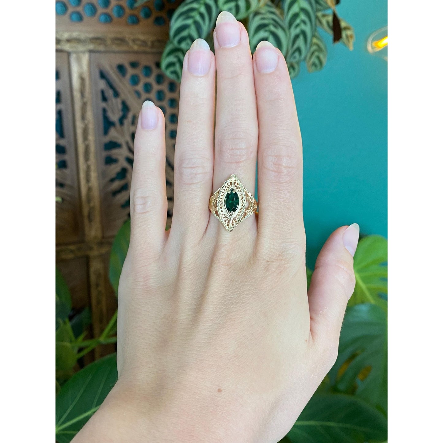 Vintage Solid 10k Yellow Gold Diamond Cut Green Cubic Zirconia Ring - Size 7.25