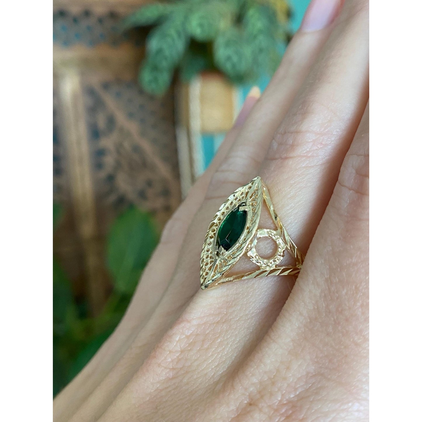 Vintage Solid 10k Yellow Gold Diamond Cut Green Cubic Zirconia Ring - Size 7.25