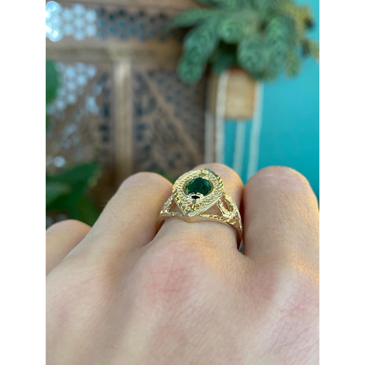 Vintage Solid 10k Yellow Gold Diamond Cut Green Cubic Zirconia Ring - Size 7.25