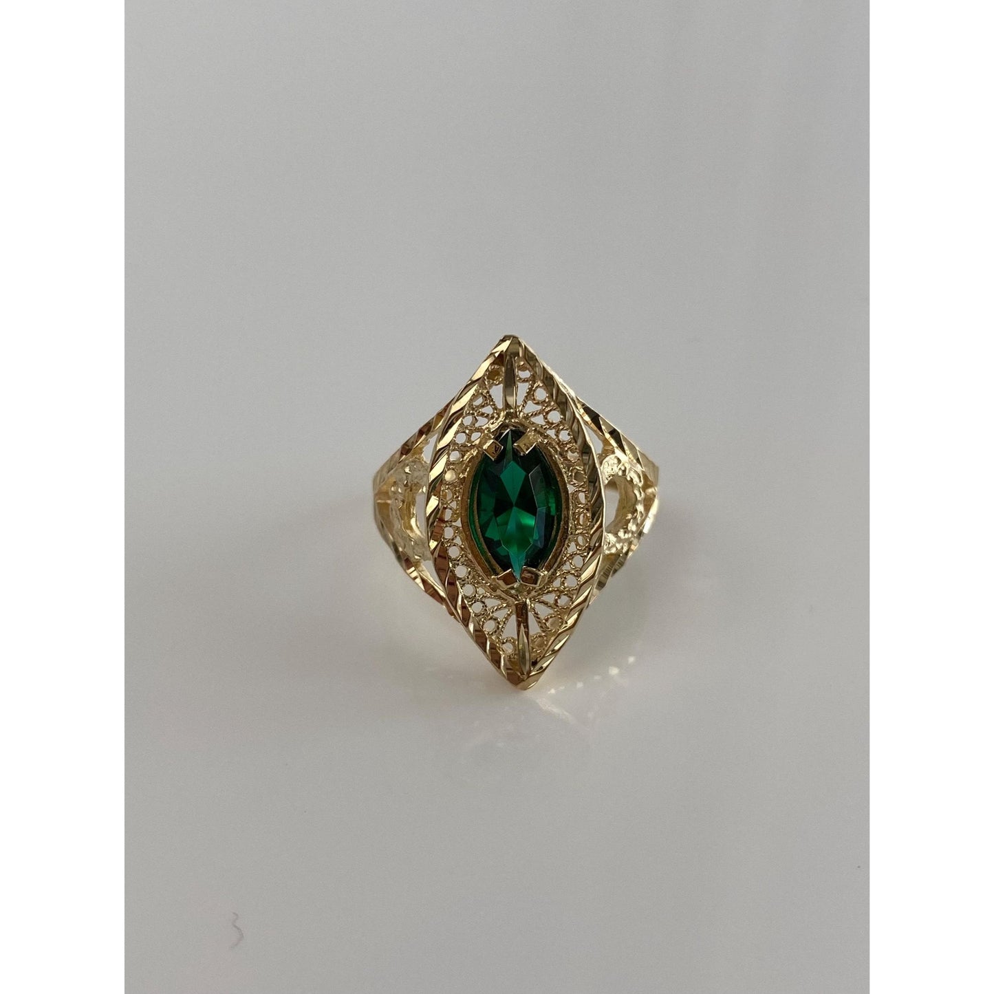 Vintage Solid 10k Yellow Gold Diamond Cut Green Cubic Zirconia Ring - Size 7.25