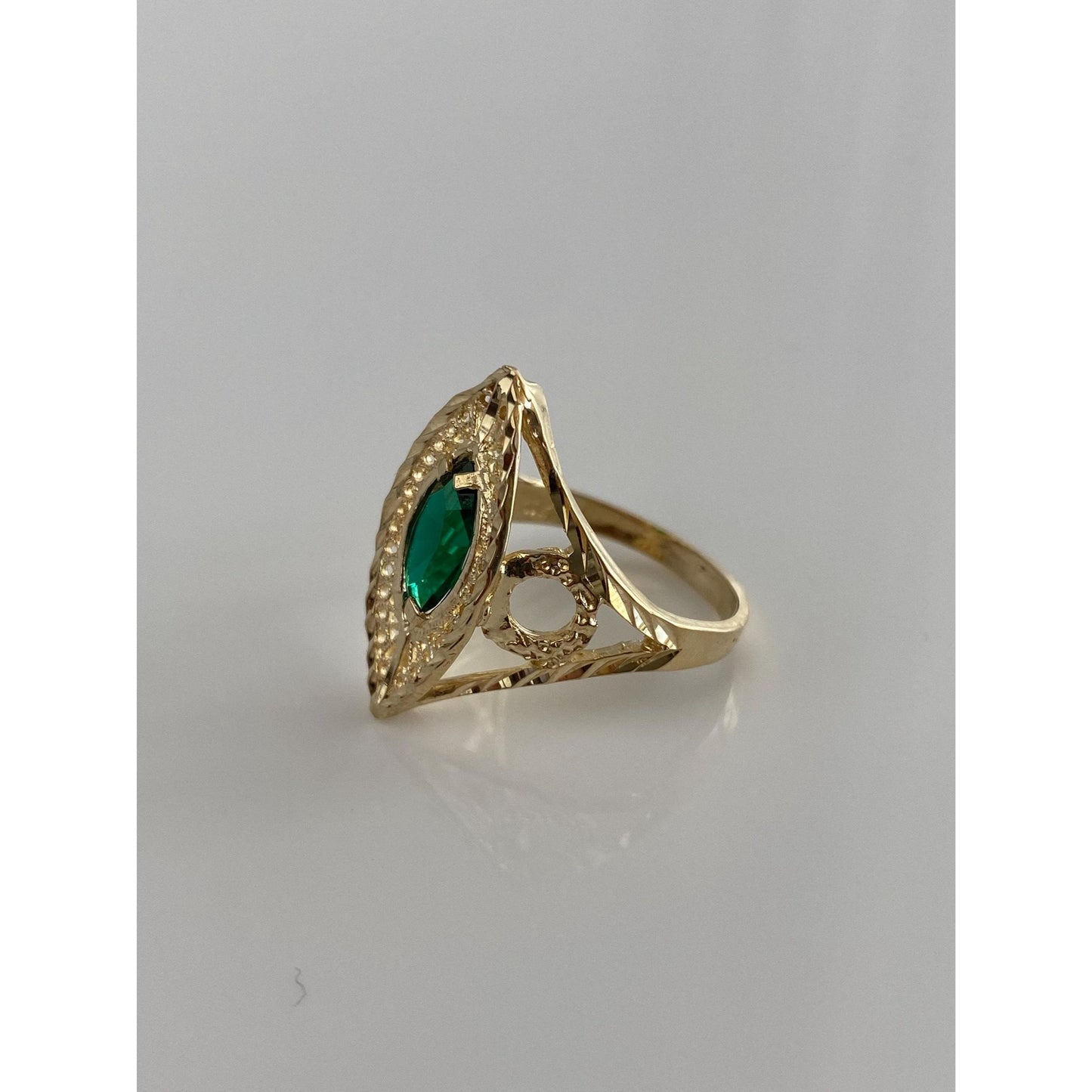 Vintage Solid 10k Yellow Gold Diamond Cut Green Cubic Zirconia Ring - Size 7.25