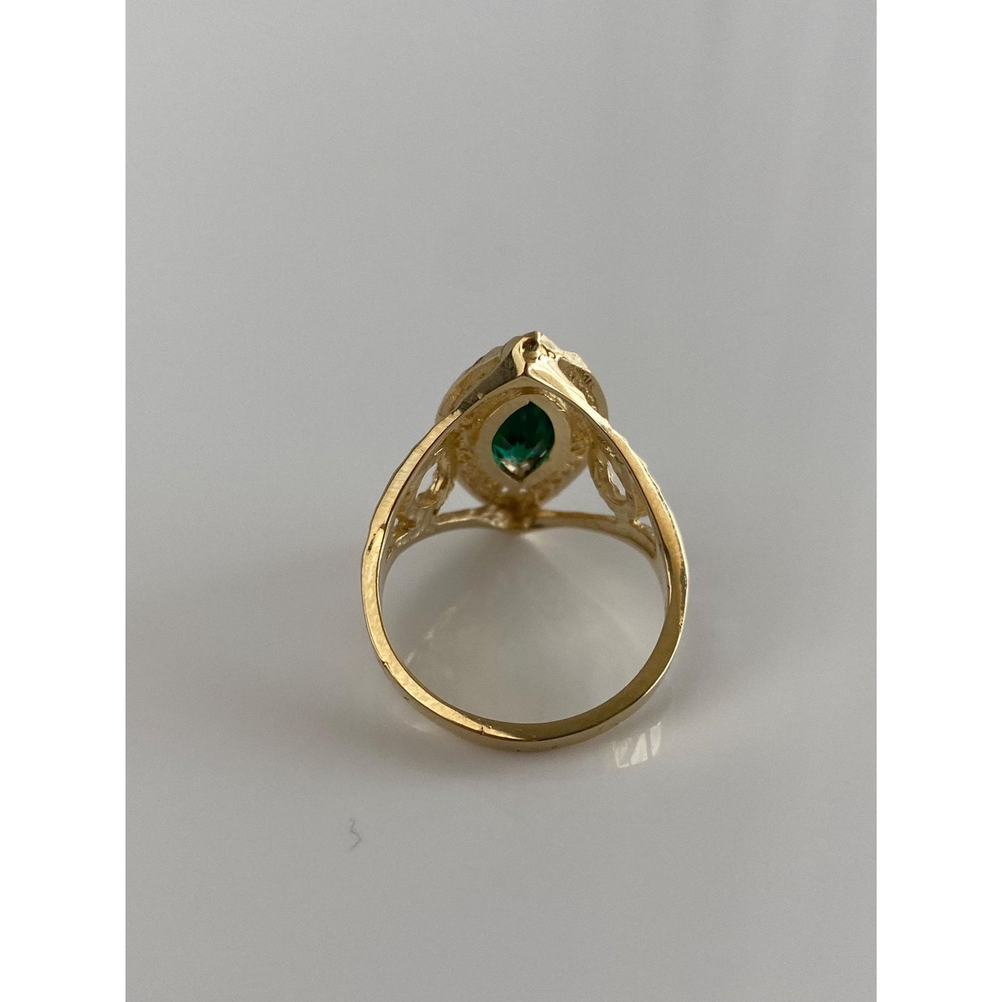 Vintage Solid 10k Yellow Gold Diamond Cut Green Cubic Zirconia Ring - Size 7.25