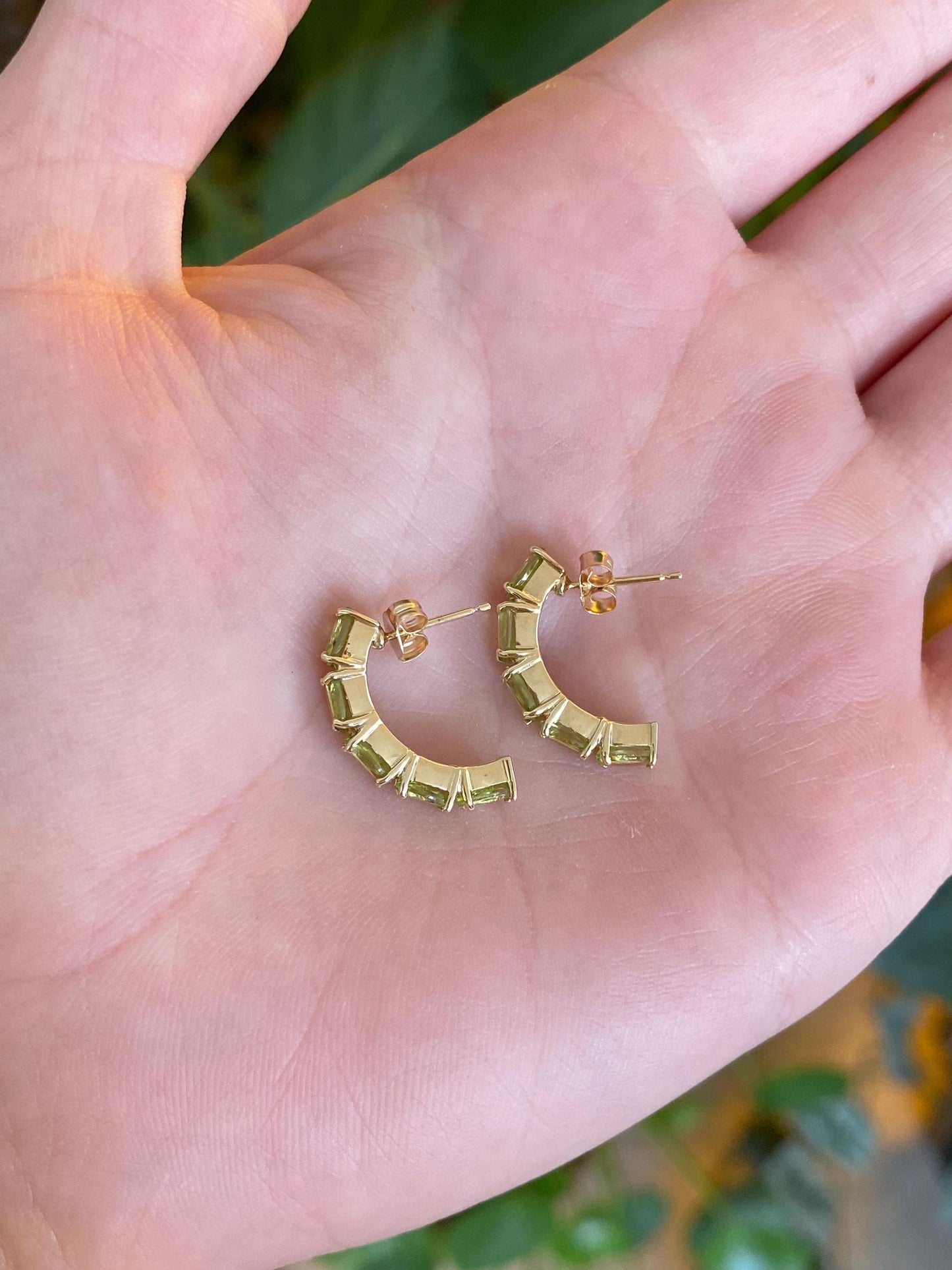 Vintage Solid 14k Yellow Gold Peridot Drop Earrings