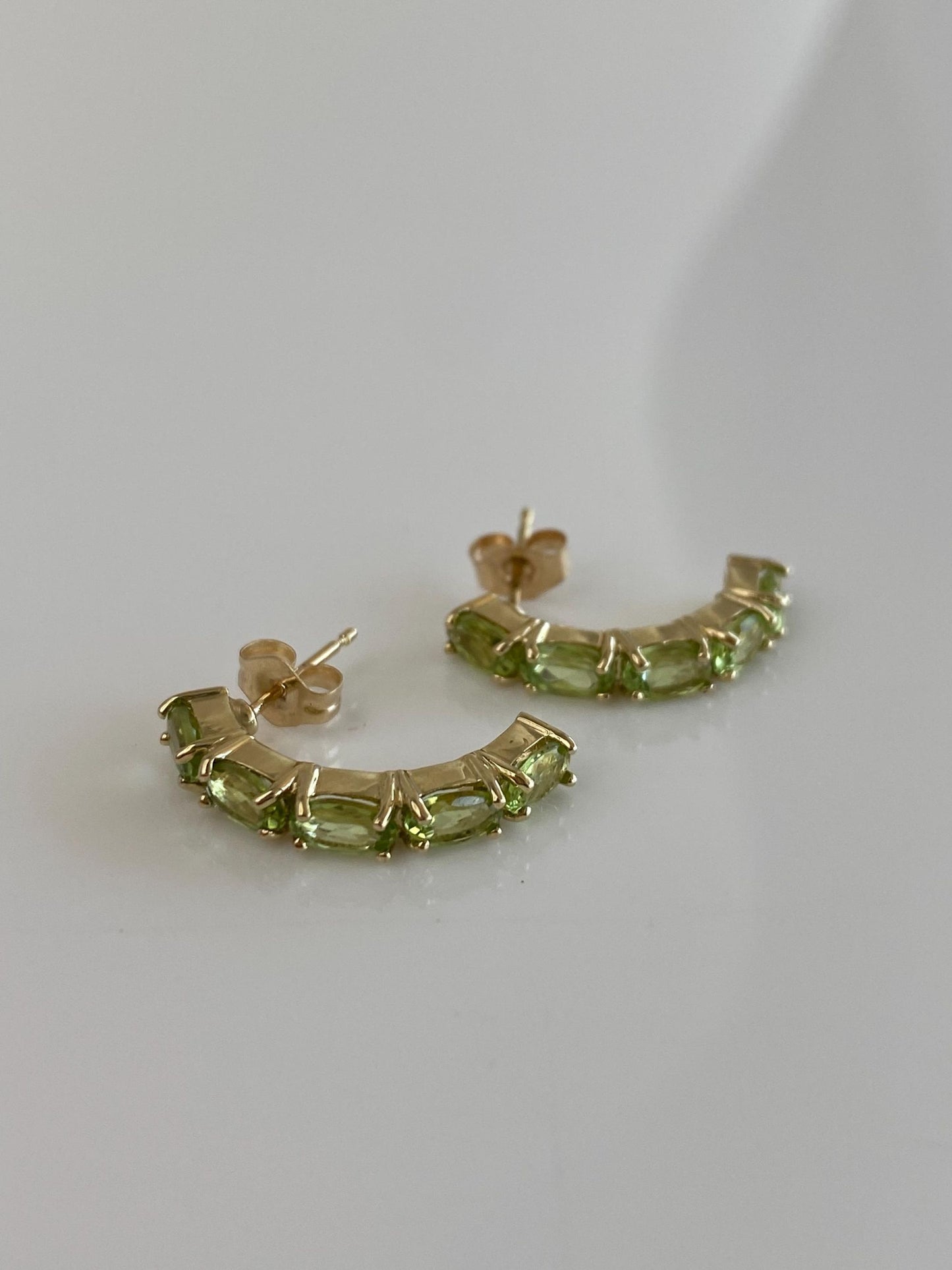 Vintage Solid 14k Yellow Gold Peridot Drop Earrings