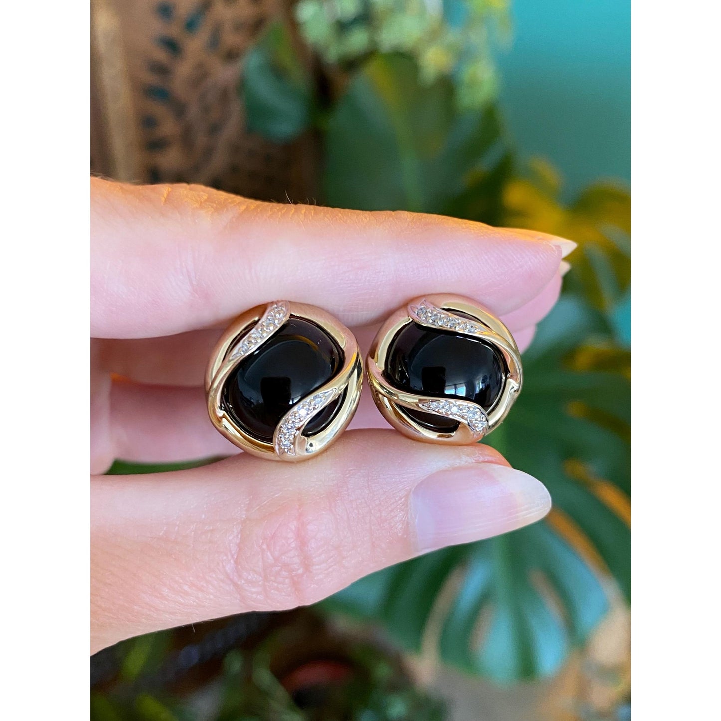 Vintage Solid 14k Yellow Gold Diamond Black Onyx Stud Earrings