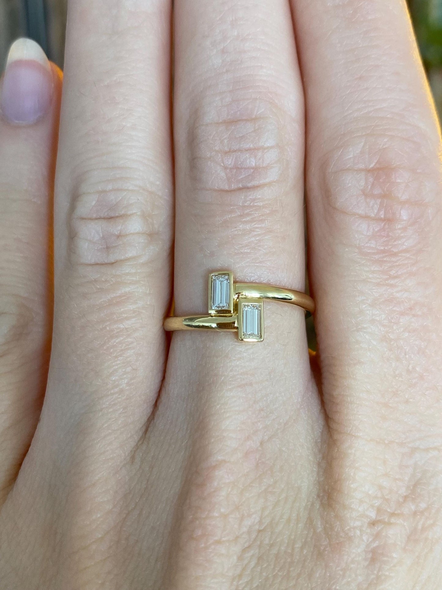 Vintage Solid 18k Yellow Gold Diamond Baguette Bypass Ring - Size 6.5