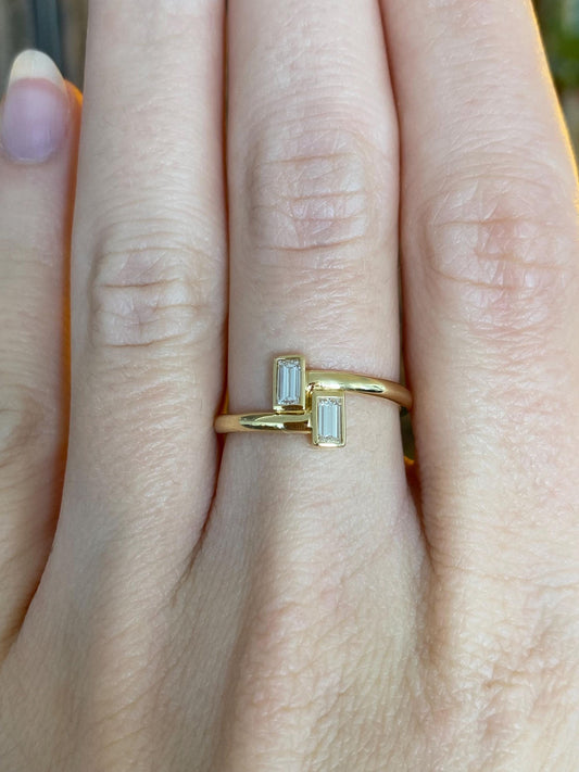Vintage Solid 18k Yellow Gold Diamond Baguette Bypass Ring - Size 6.5
