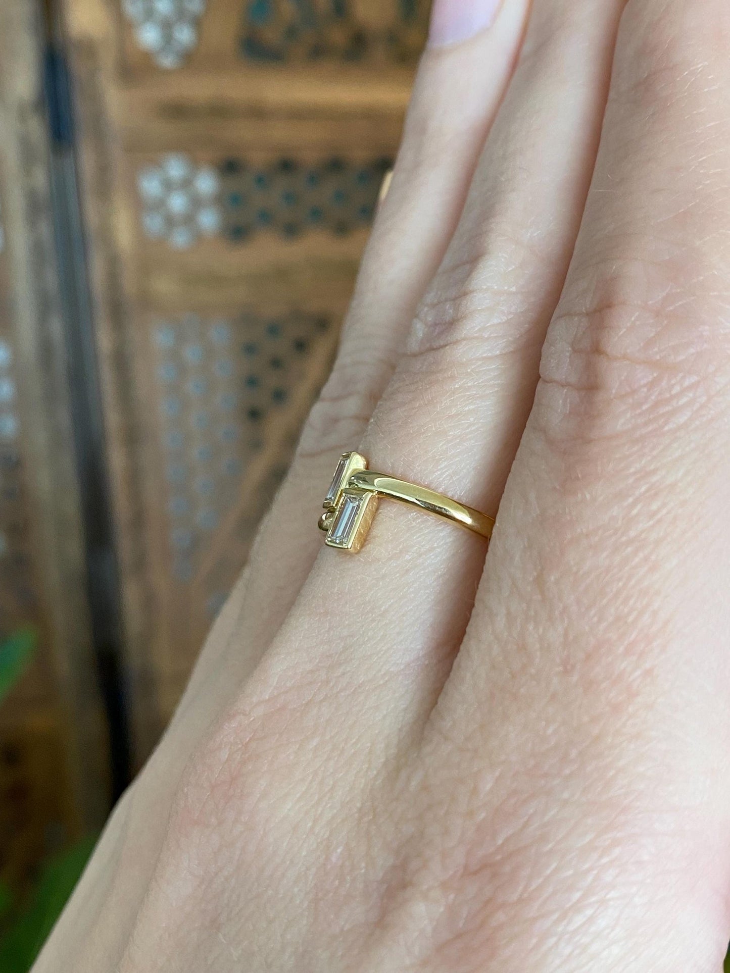 Vintage Solid 18k Yellow Gold Diamond Baguette Bypass Ring - Size 6.5