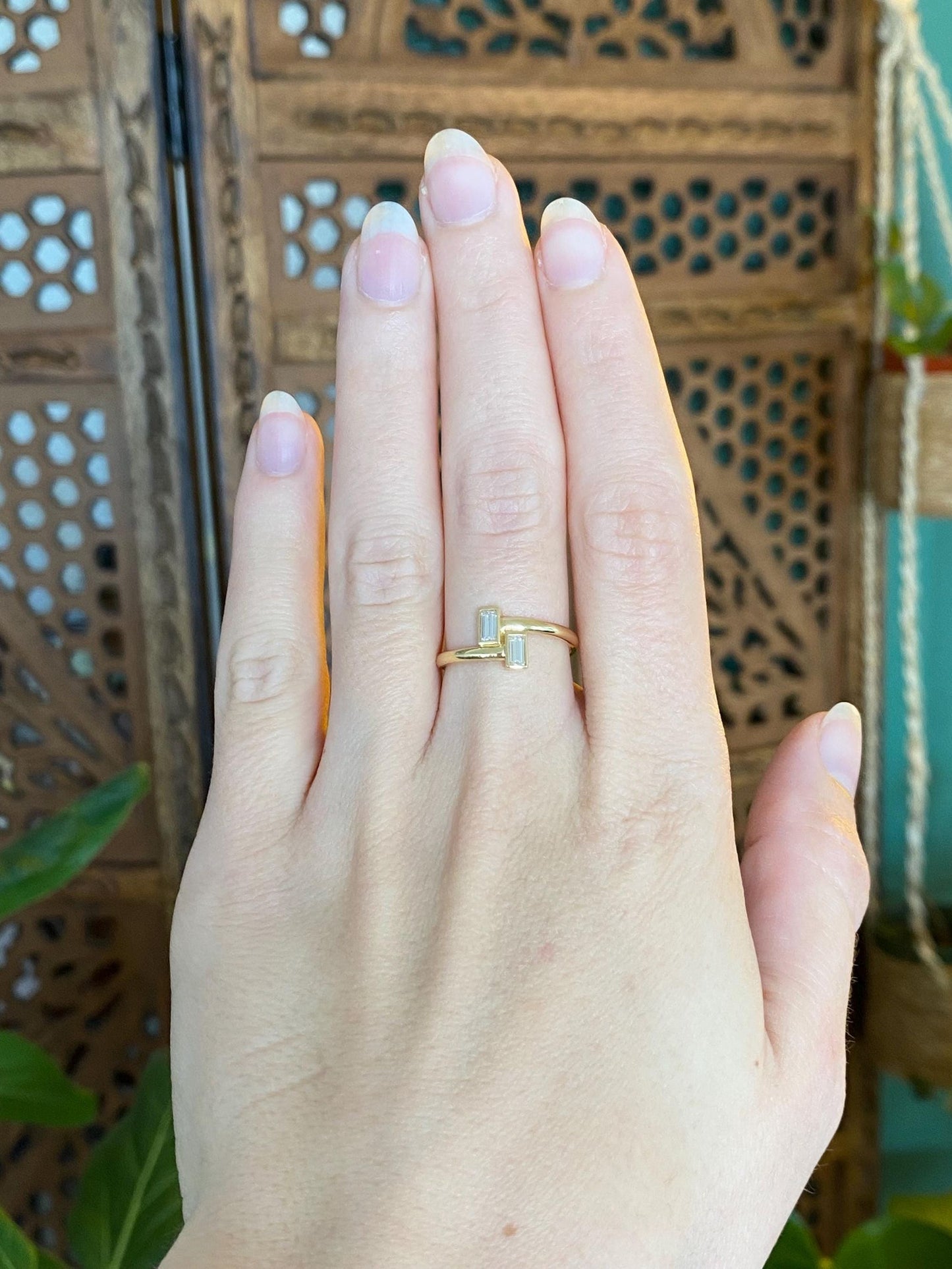 Vintage Solid 18k Yellow Gold Diamond Baguette Bypass Ring - Size 6.5