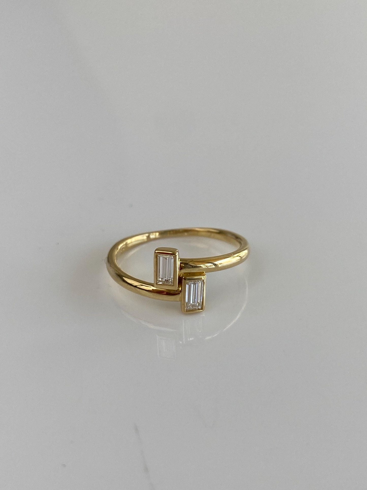 Vintage Solid 18k Yellow Gold Diamond Baguette Bypass Ring - Size 6.5
