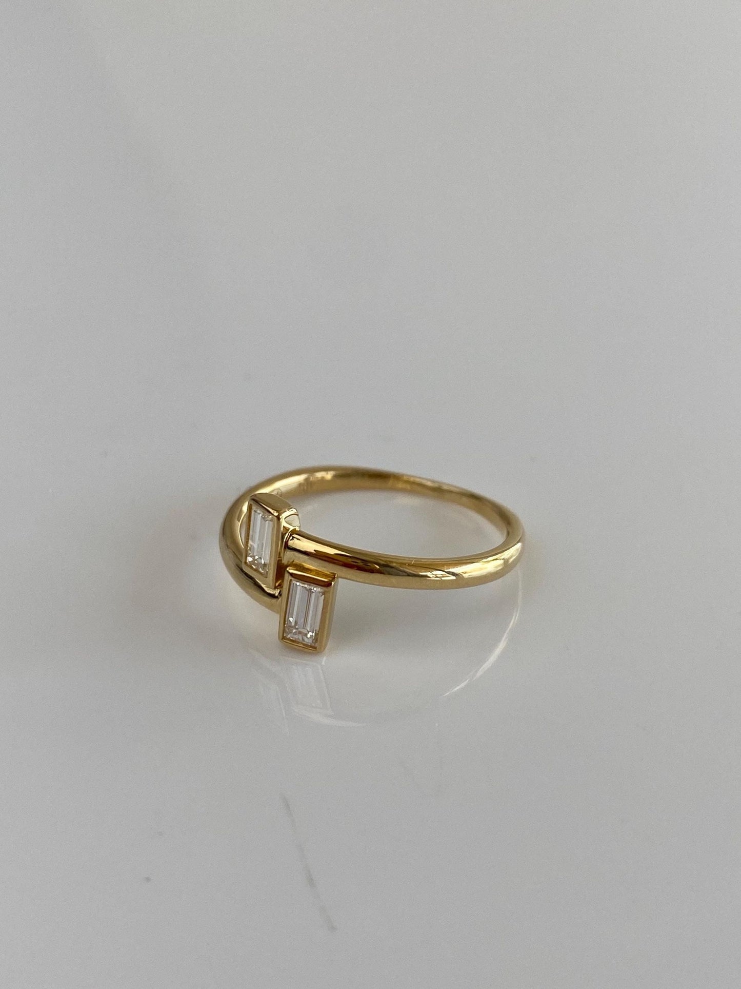 Vintage Solid 18k Yellow Gold Diamond Baguette Bypass Ring - Size 6.5