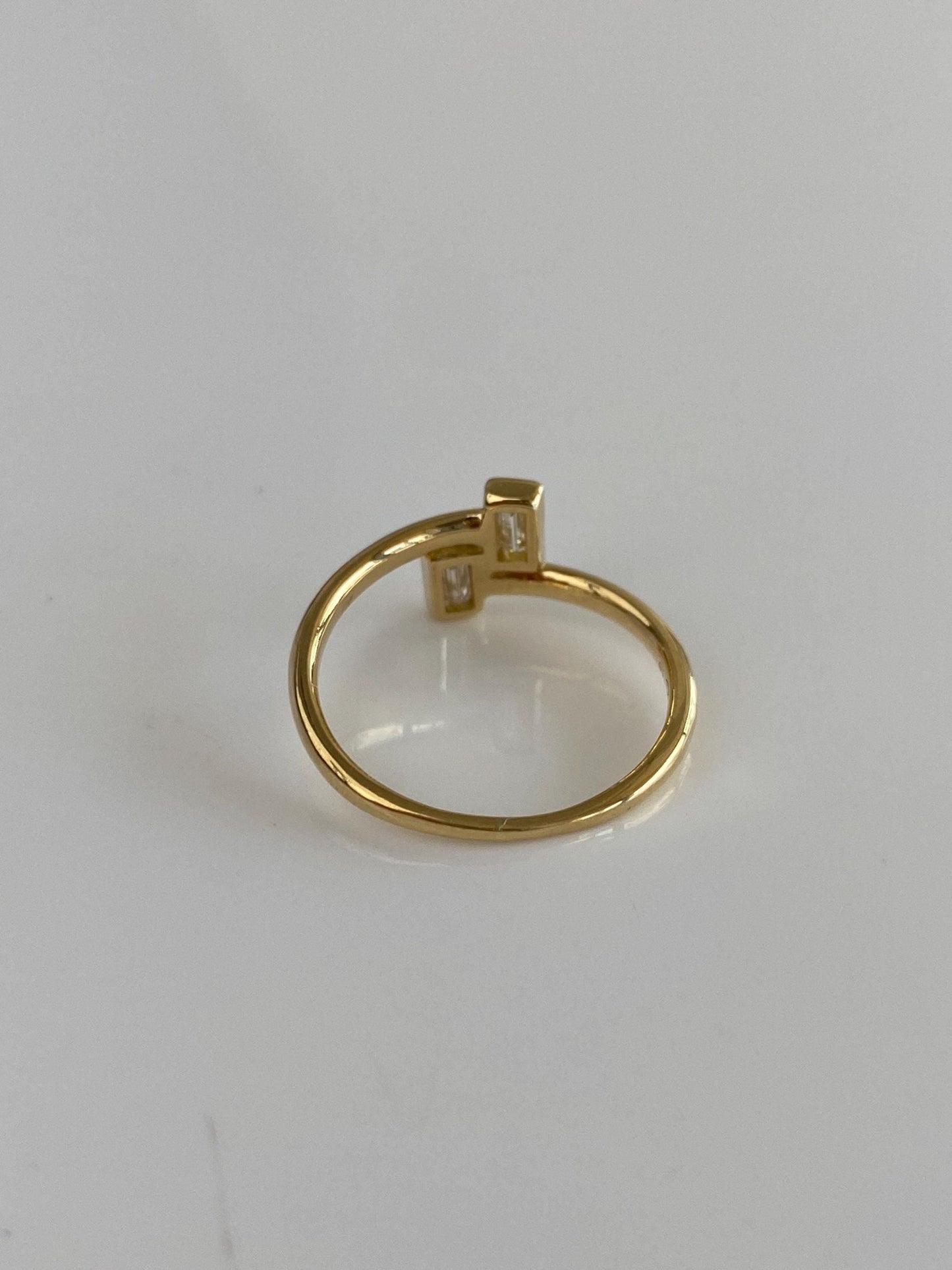 Vintage Solid 18k Yellow Gold Diamond Baguette Bypass Ring - Size 6.5
