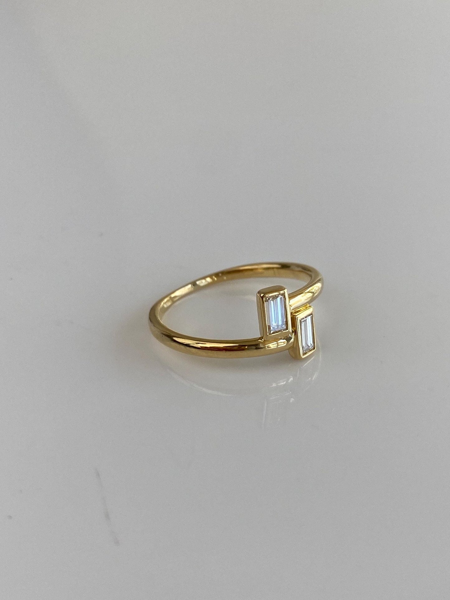 Vintage Solid 18k Yellow Gold Diamond Baguette Bypass Ring - Size 6.5