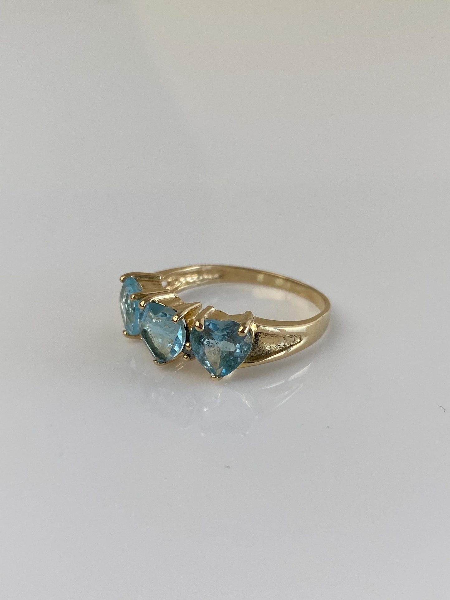 Vintage Solid 14k Yellow Gold Diamond Topaz Hearts Ring - Size 7.5