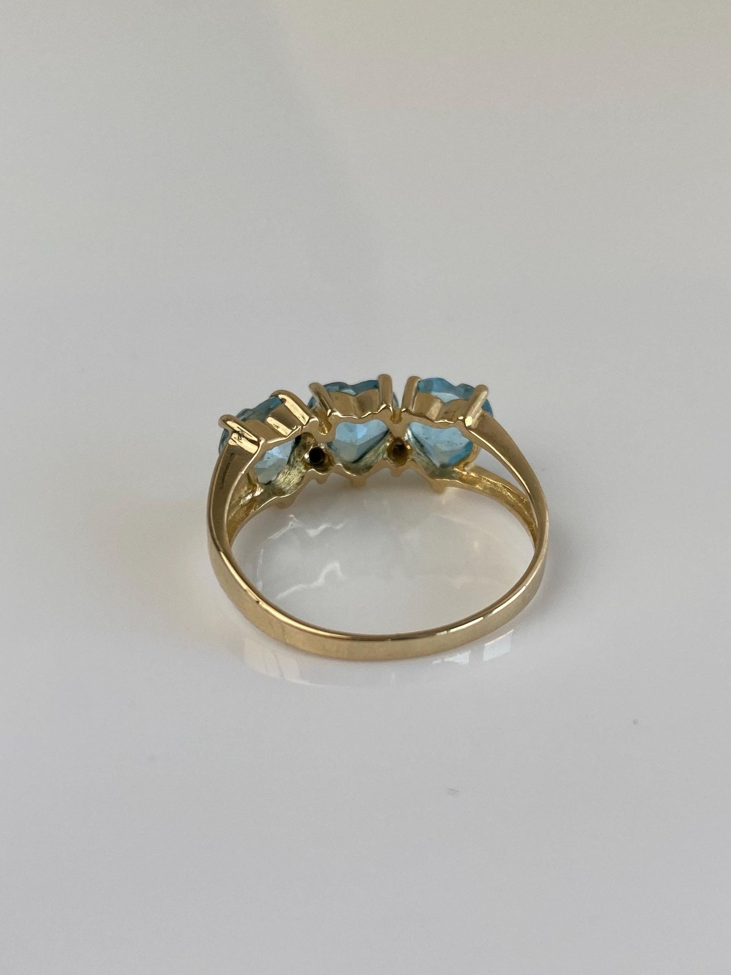 Vintage Solid 14k Yellow Gold Diamond Topaz Hearts Ring - Size 7.5