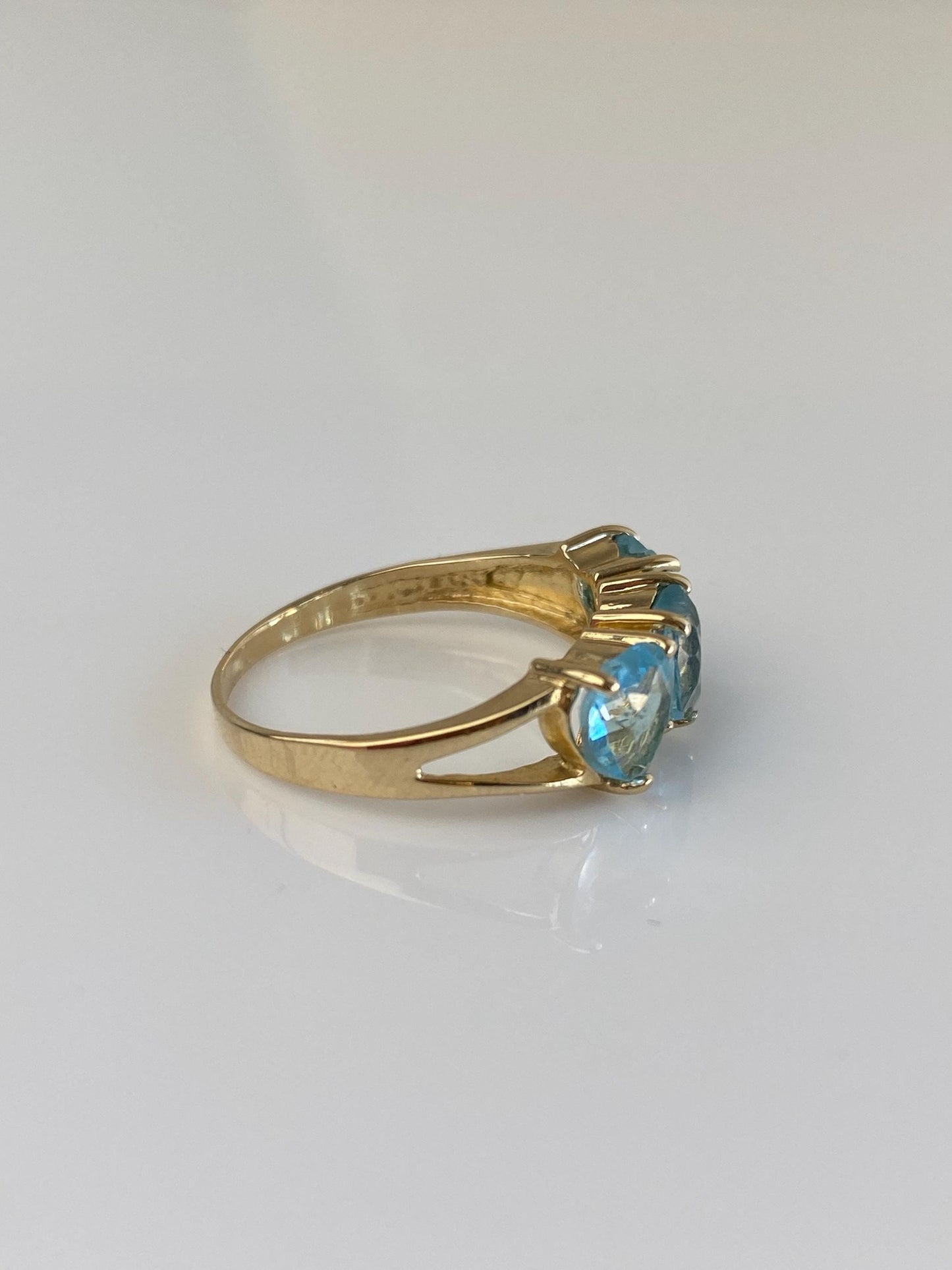 Vintage Solid 14k Yellow Gold Diamond Topaz Hearts Ring - Size 7.5