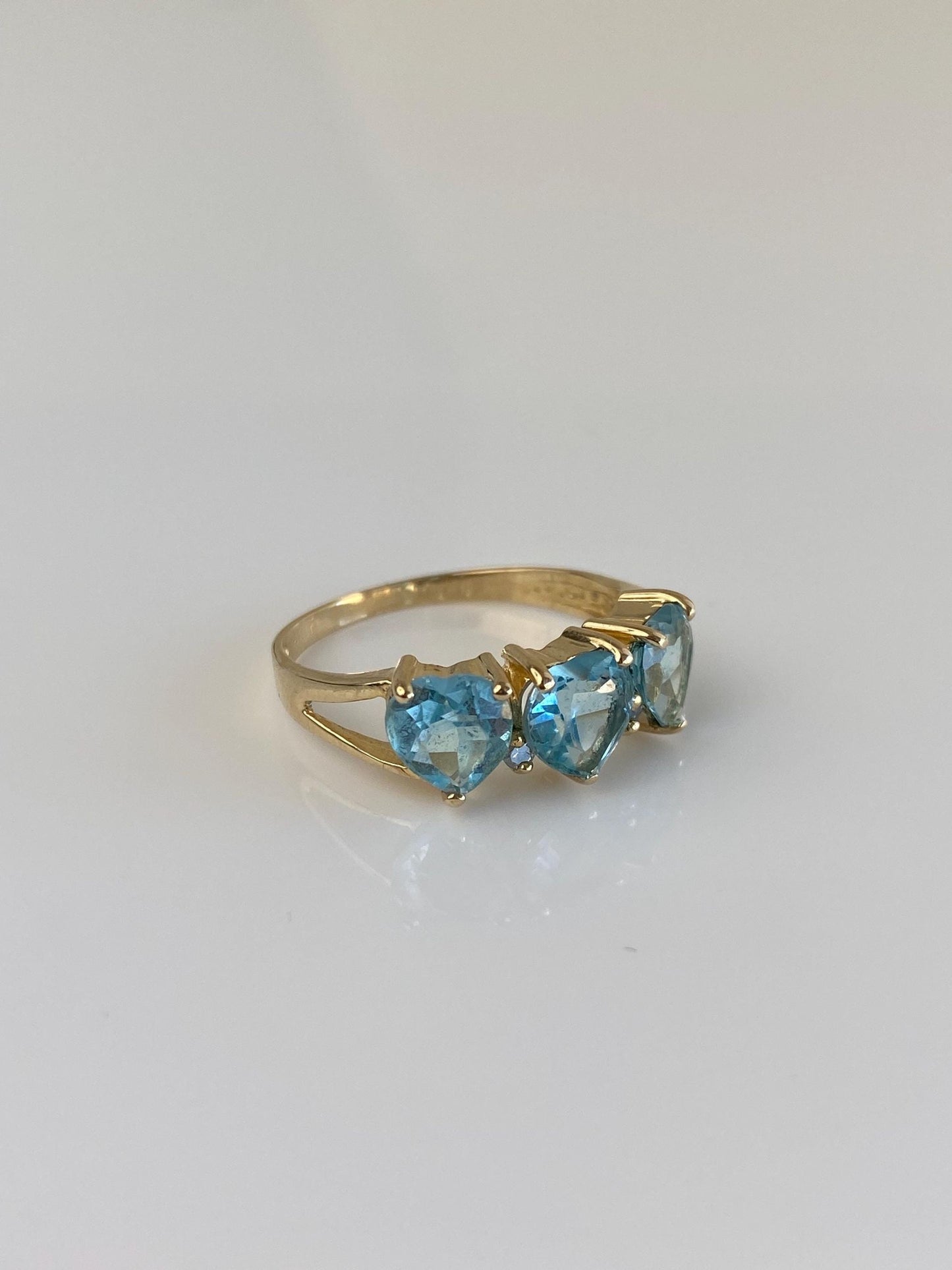 Vintage Solid 14k Yellow Gold Diamond Topaz Hearts Ring - Size 7.5