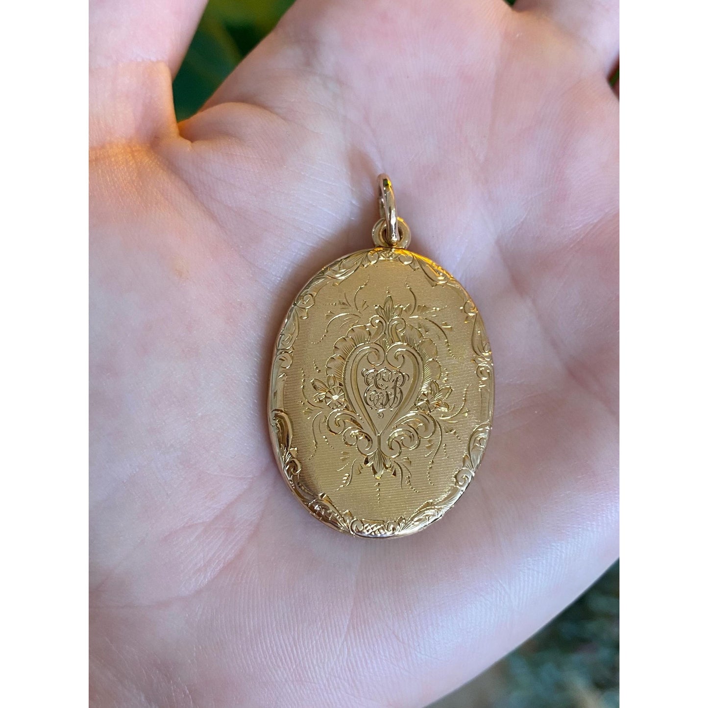 Vintage Solid 14k Yellow Gold Engraved Floral Locket Charm