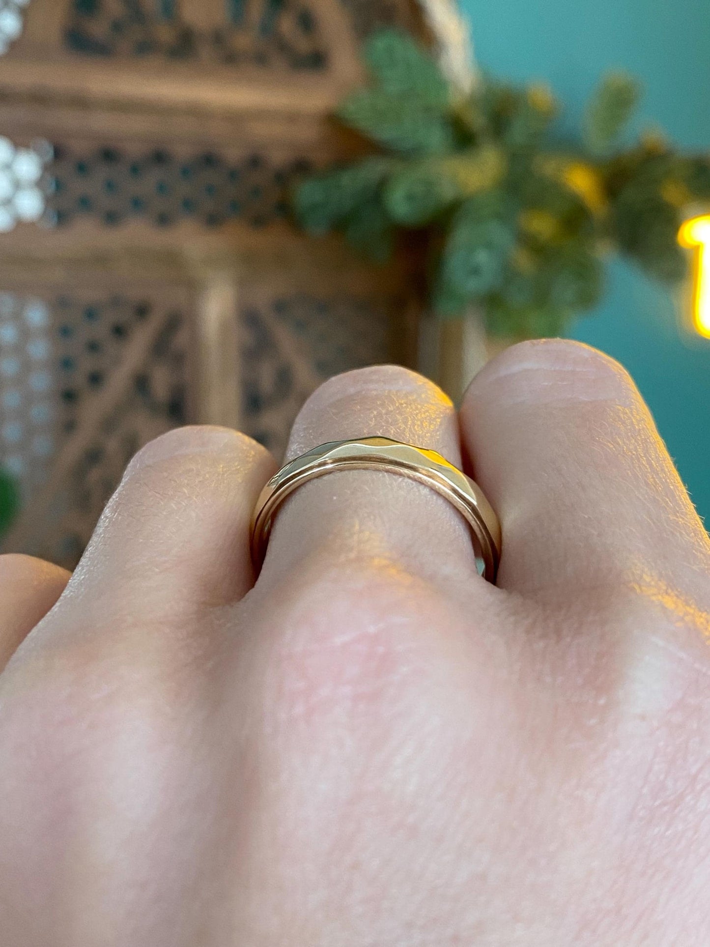 Vintage Solid 14k Yellow Gold Faceted Ring Band - Size 9.75