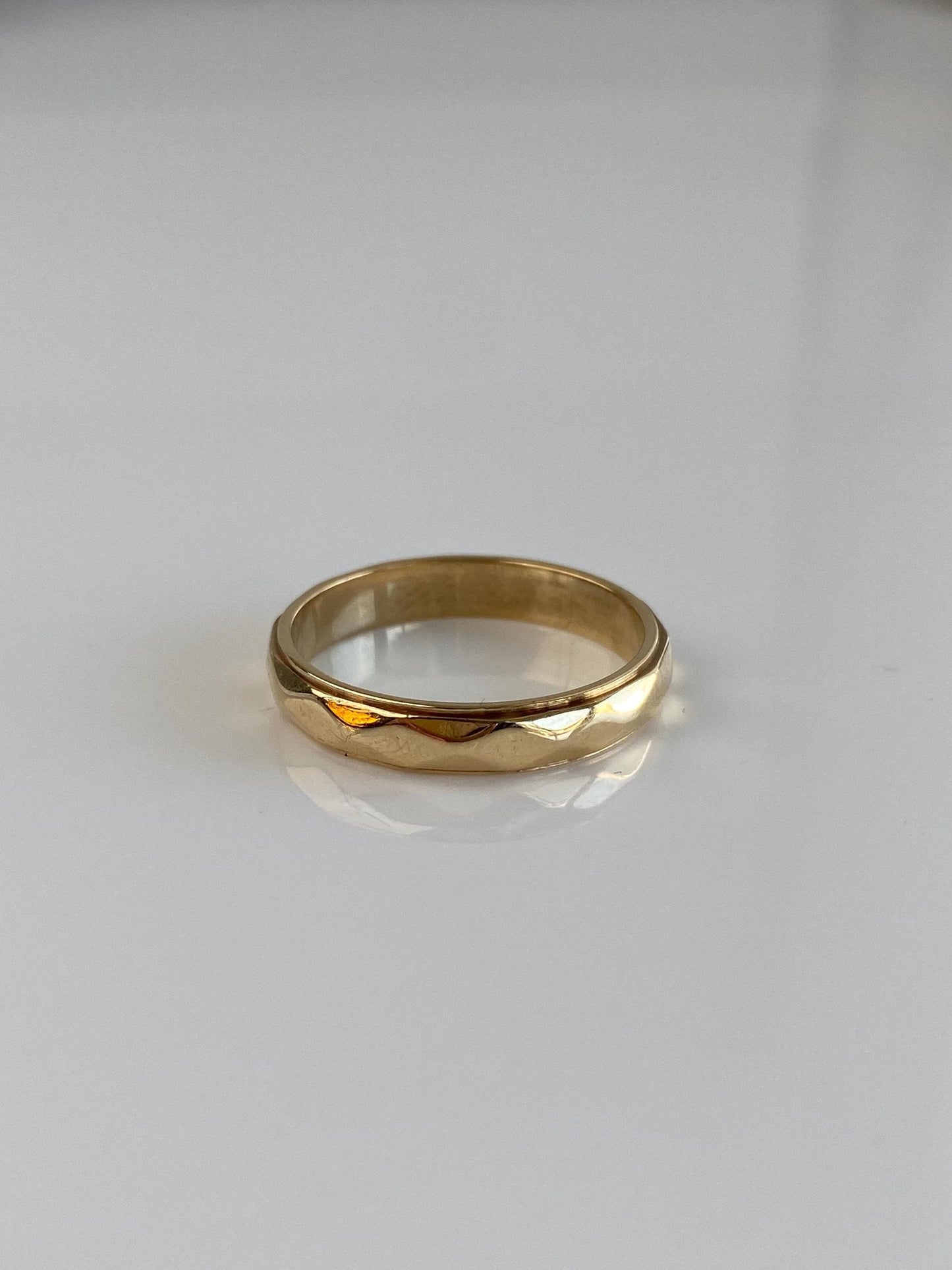 Vintage Solid 14k Yellow Gold Faceted Ring Band - Size 9.75