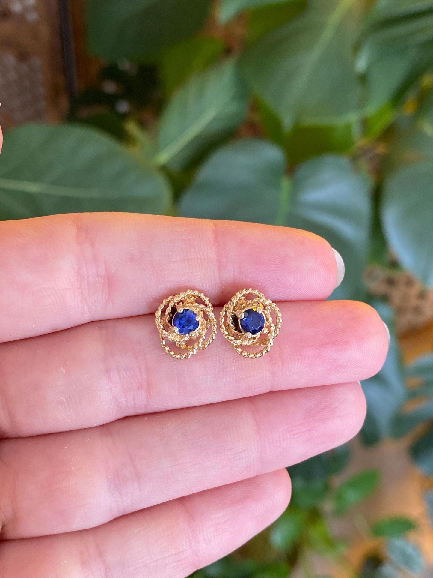 Vintage 14k Yellow Gold Blue Sapphire Textured Knot Stud Earrings