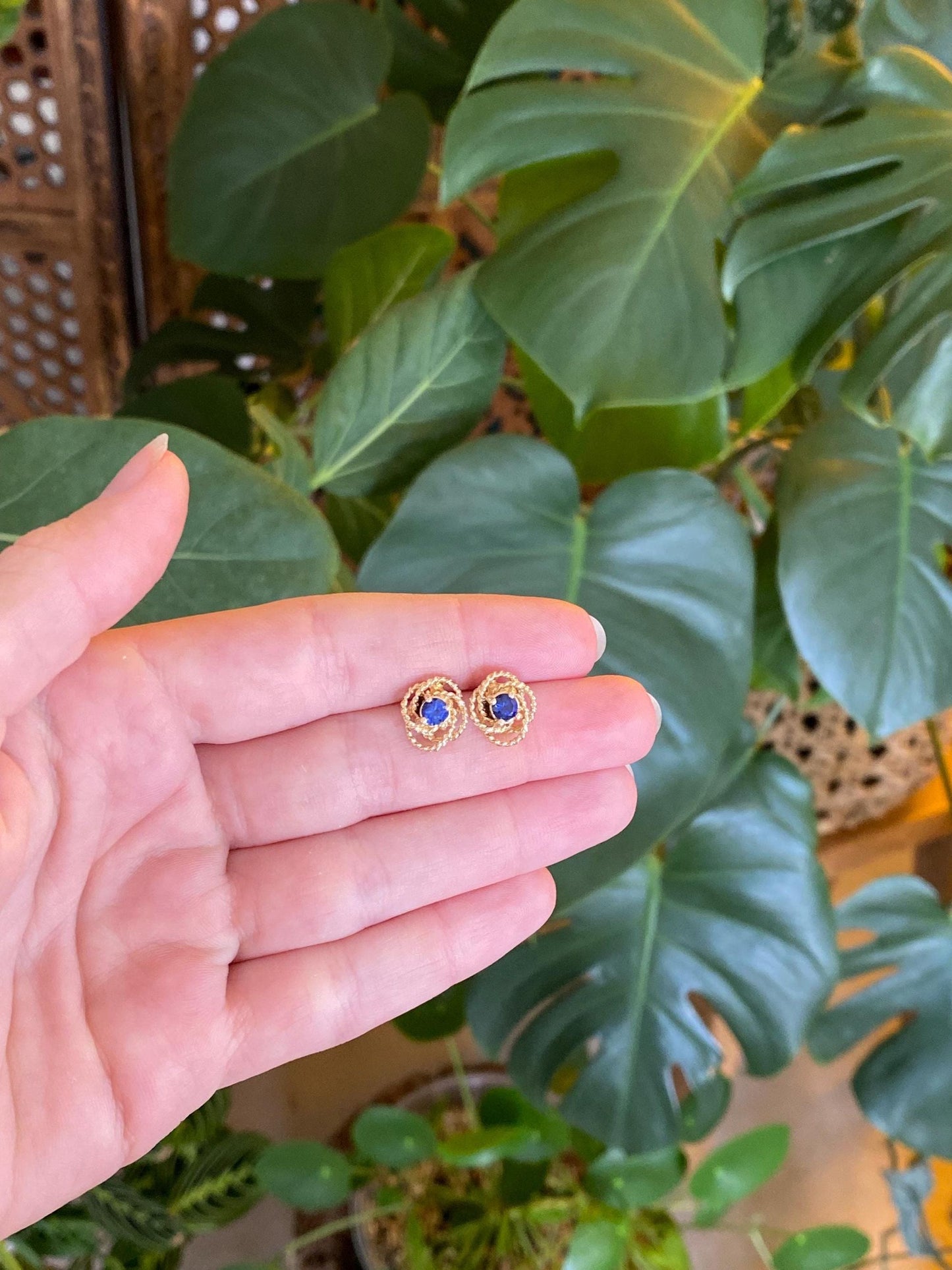 Vintage 14k Yellow Gold Blue Sapphire Textured Knot Stud Earrings