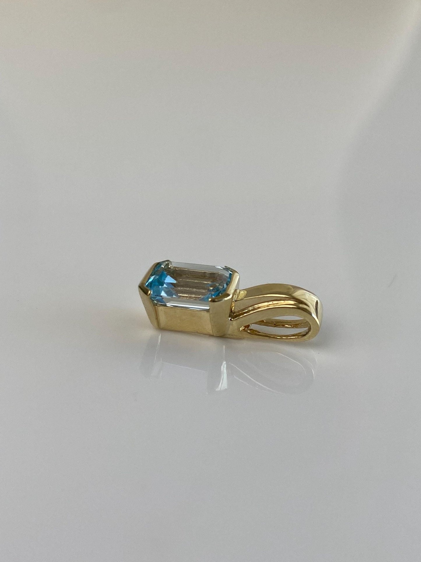 Vintage Solid 14k Yellow Gold Topaz Charm