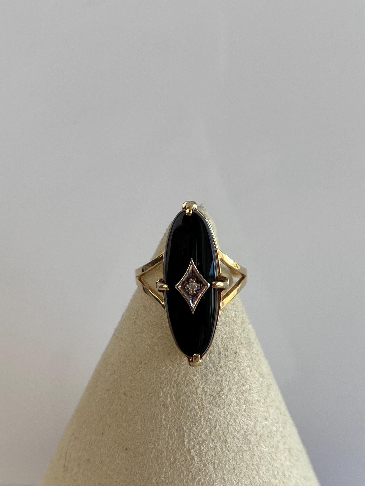 Vintage Solid 14k Yellow Gold Diamond Onyx Ring - Size 5.75