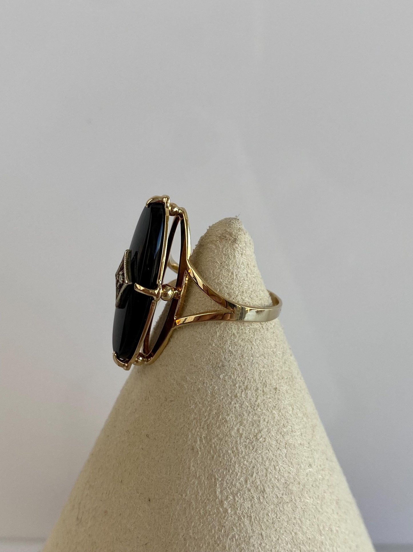 Vintage Solid 14k Yellow Gold Diamond Onyx Ring - Size 5.75