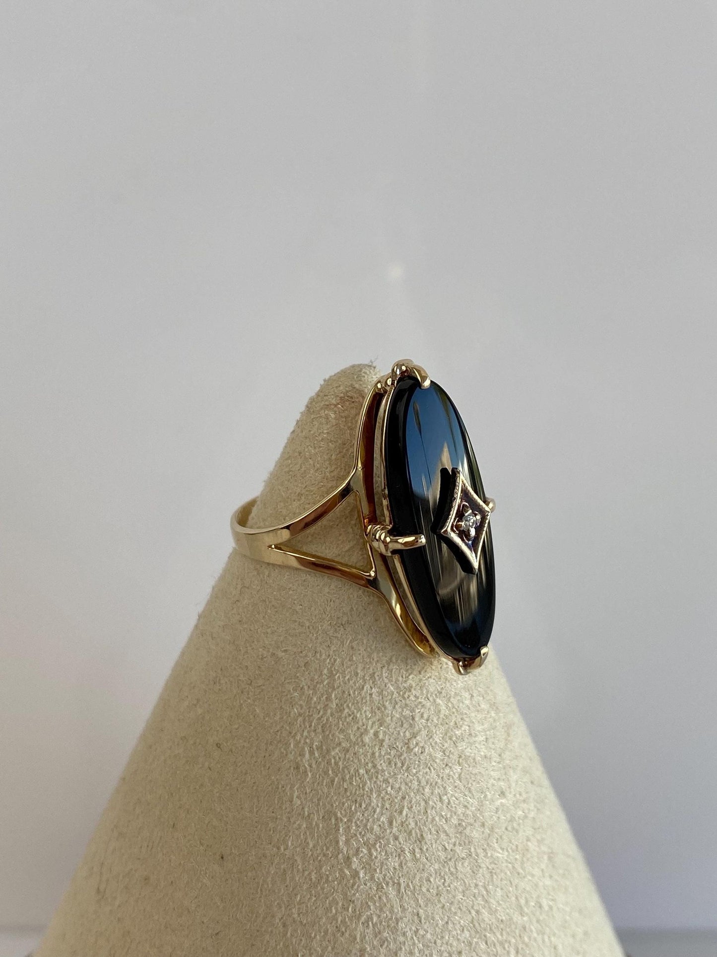 Vintage Solid 14k Yellow Gold Diamond Onyx Ring - Size 5.75
