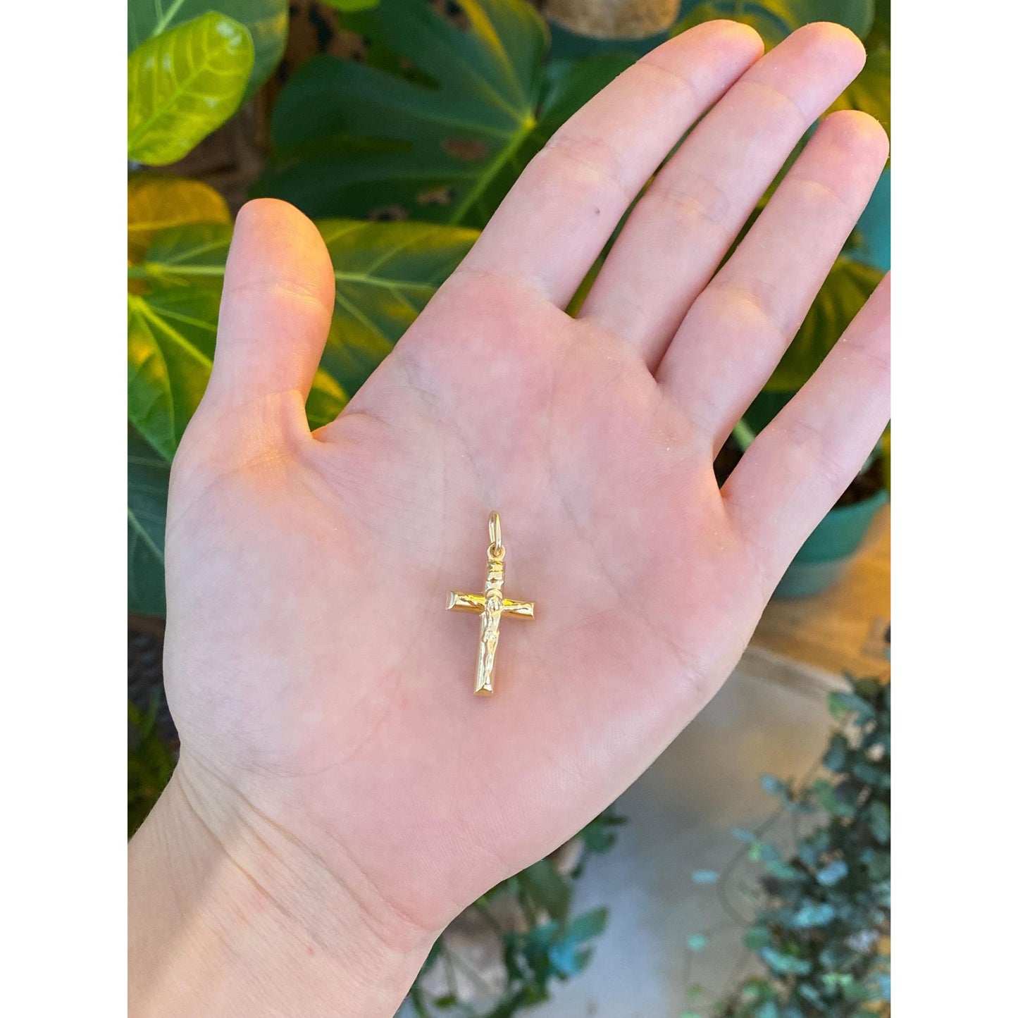 Vintage 18k Yellow Gold Crucifix Cross Charm